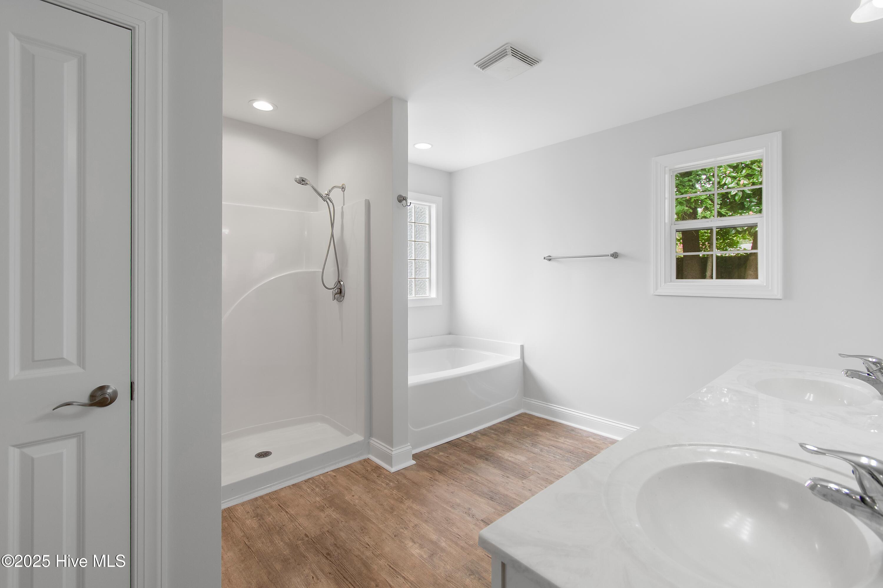 100527568 | Photo 19