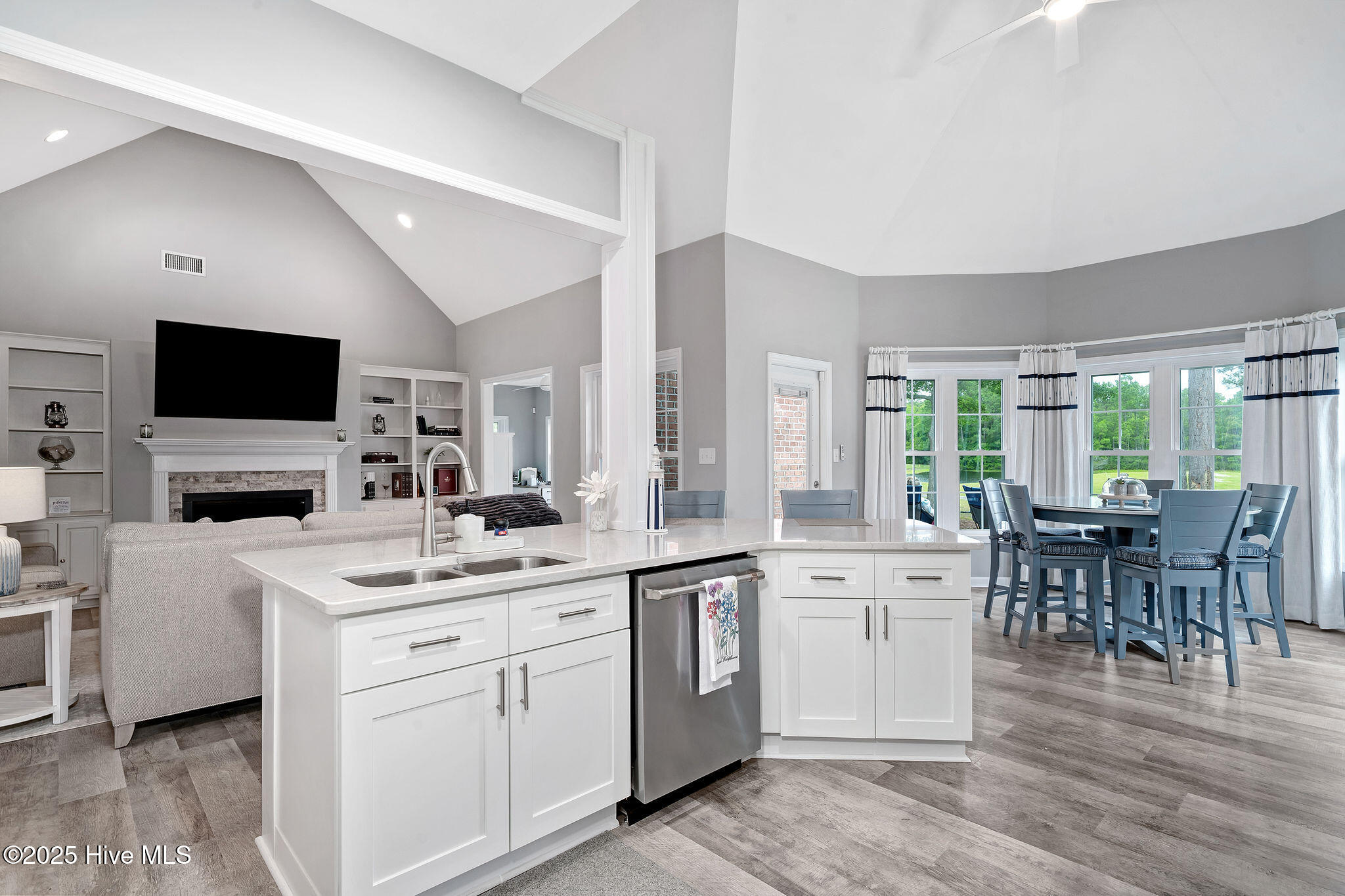 100510783 | Photo 22