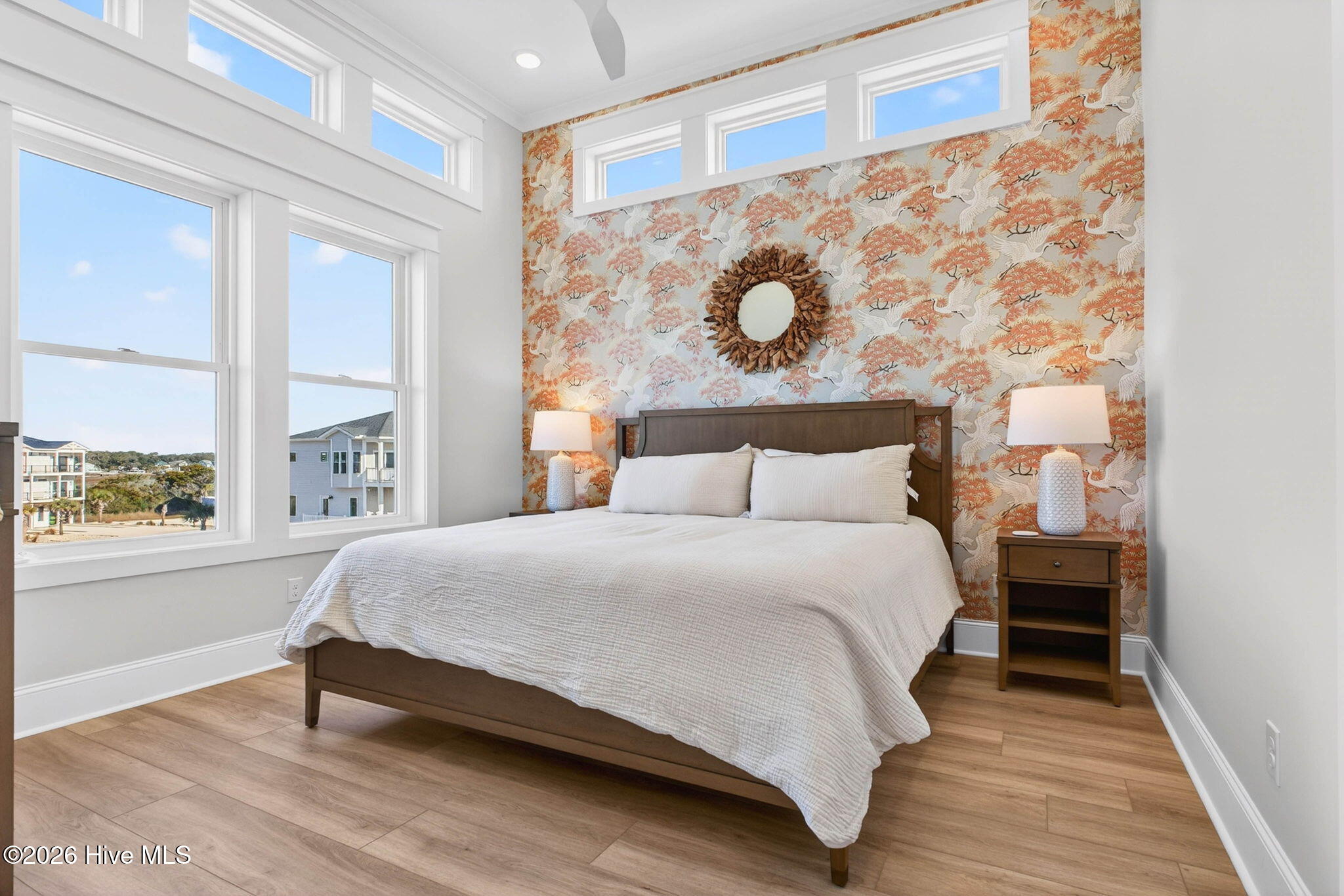 100570262 | Photo 24