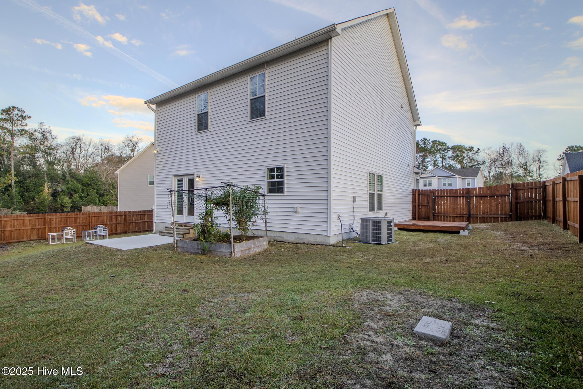 100543314 | Photo 30