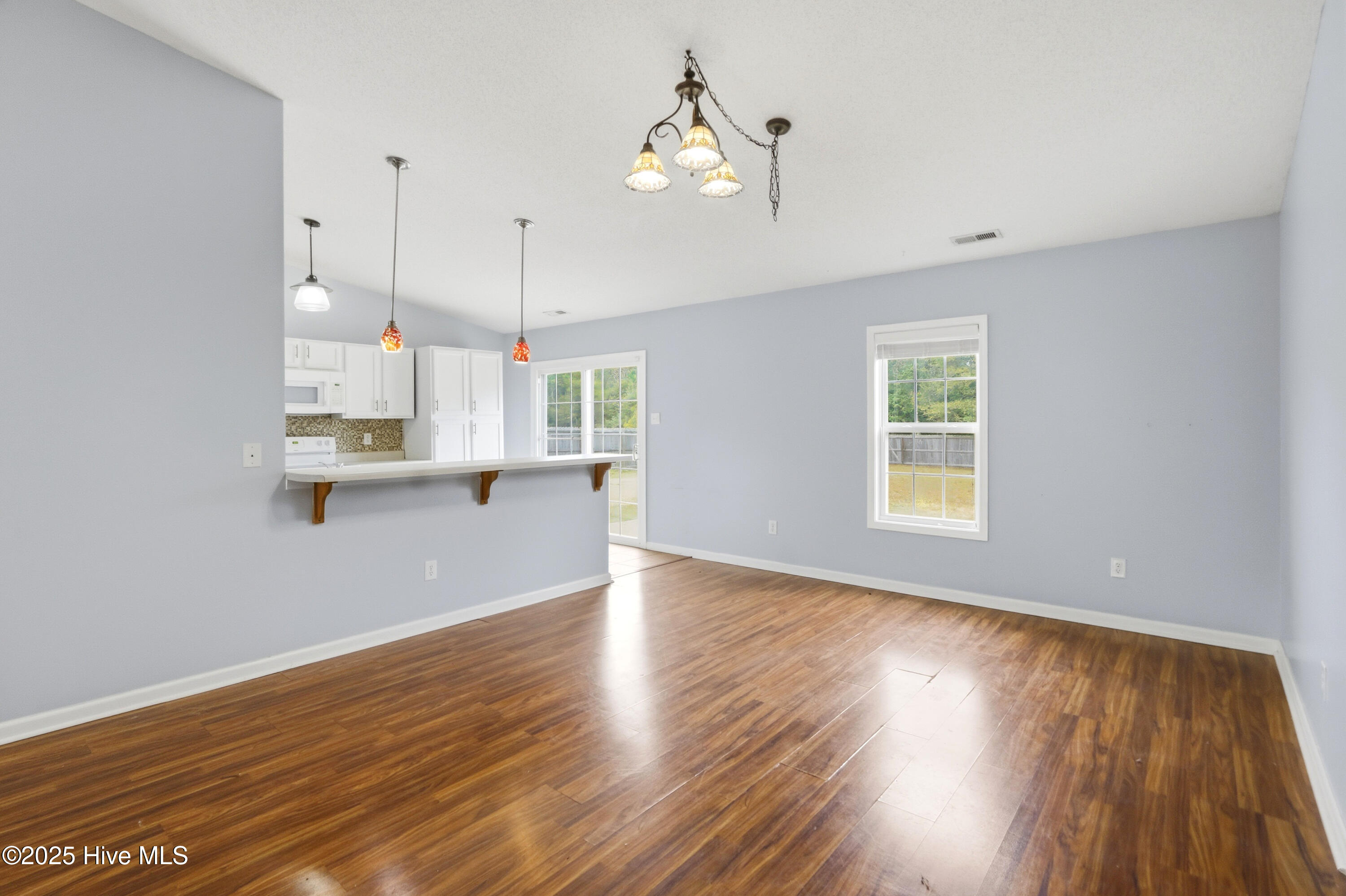 100531186 | Photo 10