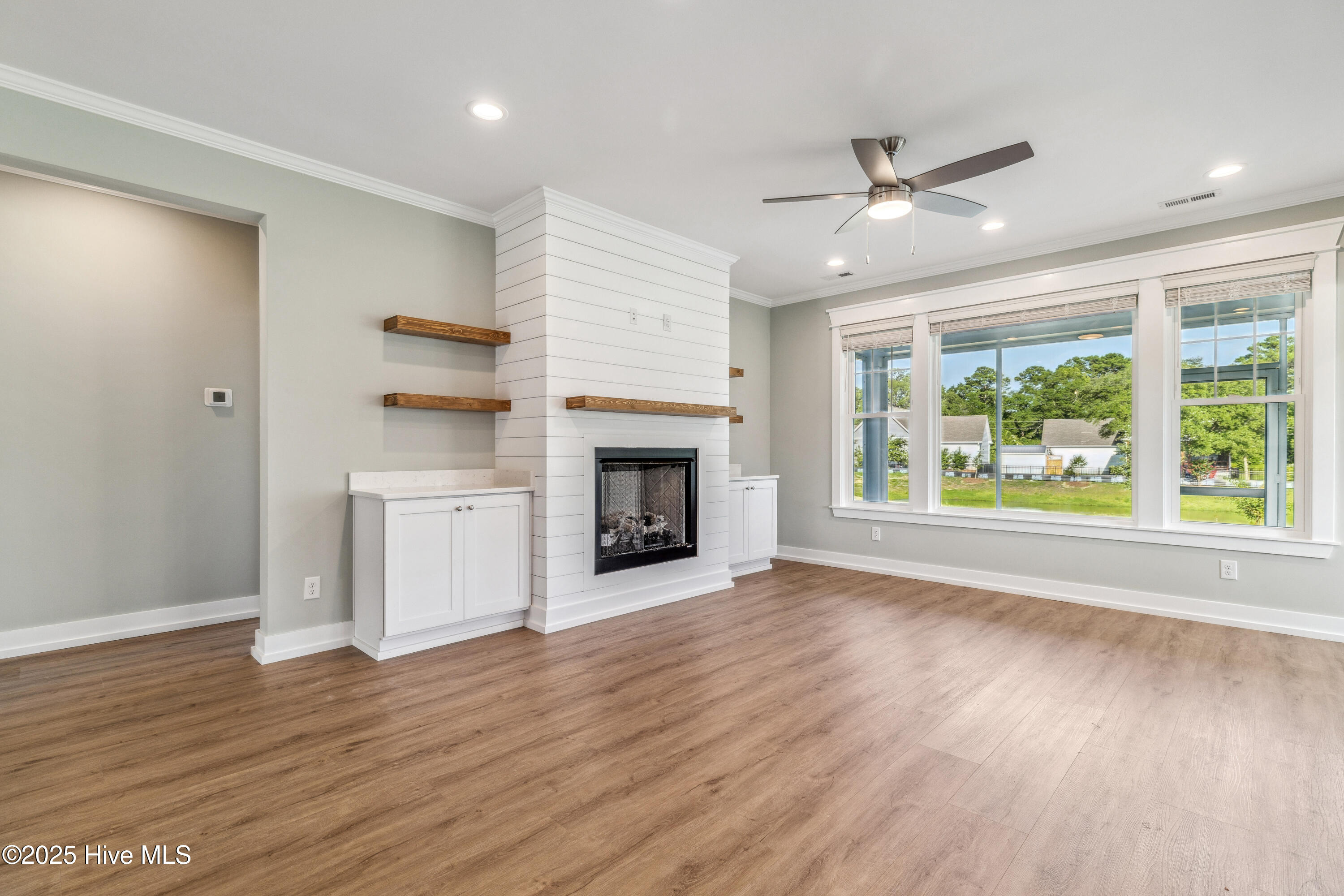 100558454 | Photo 12