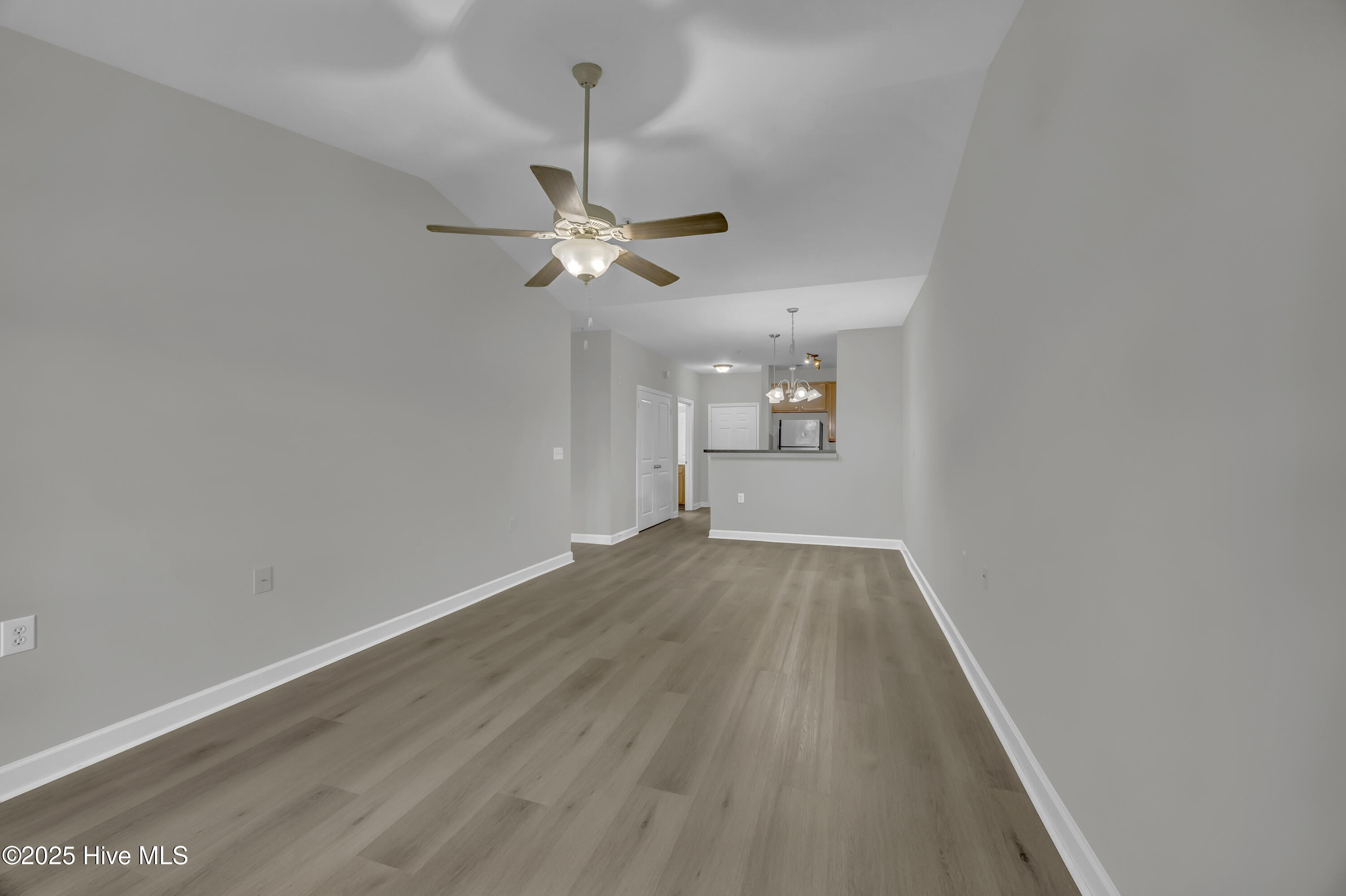 100521758 | Photo 15