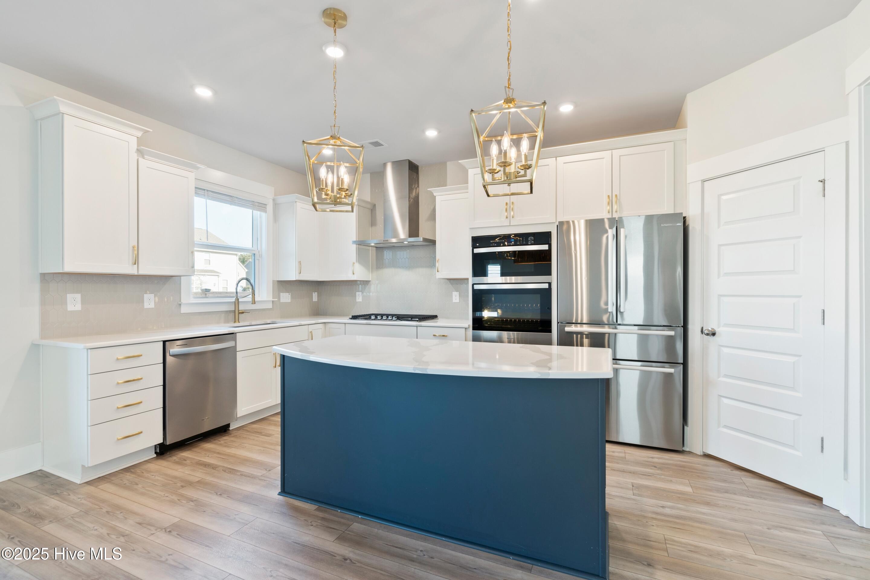 100547045 | Photo 22