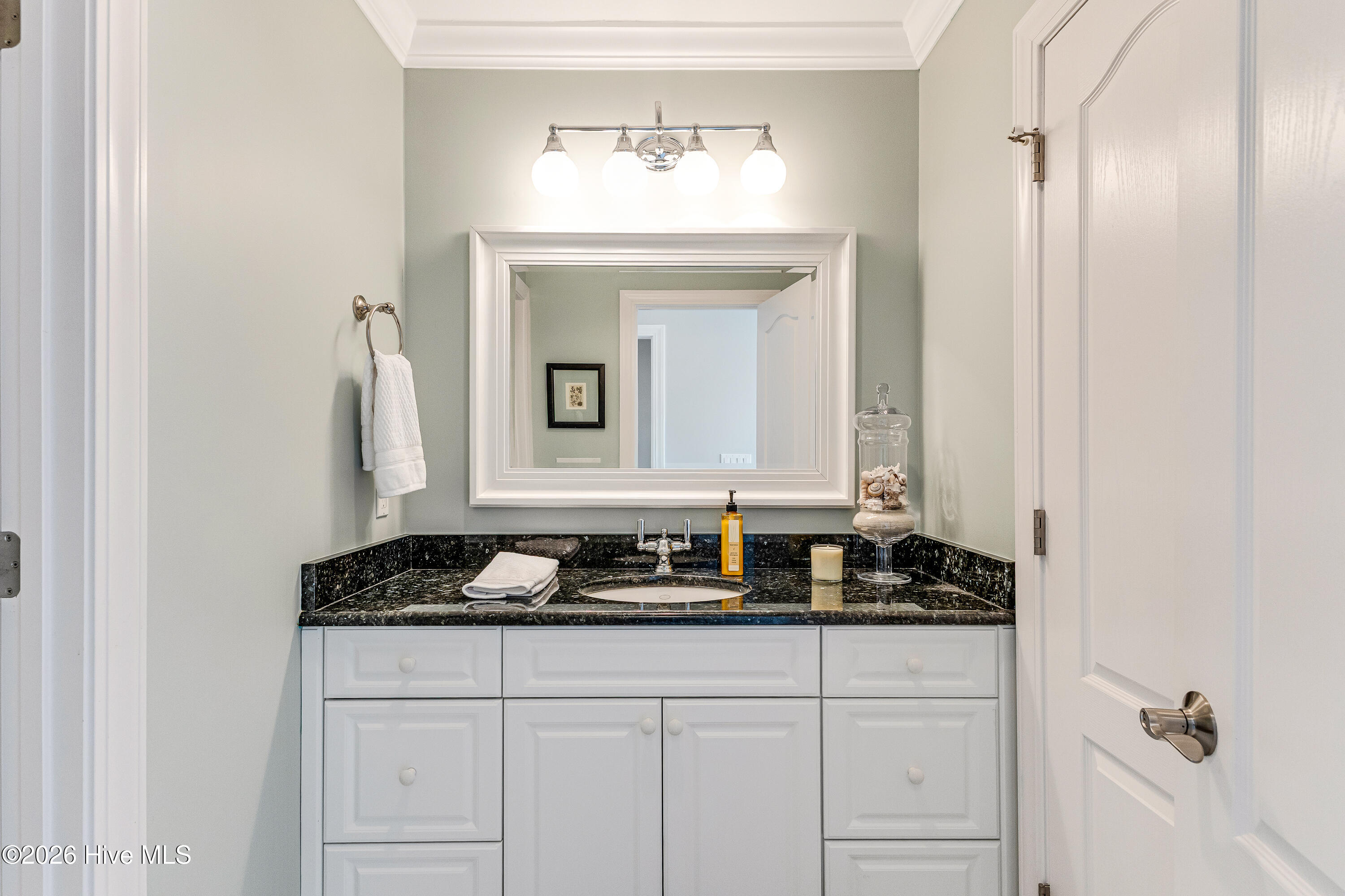 100567897 | Photo 42