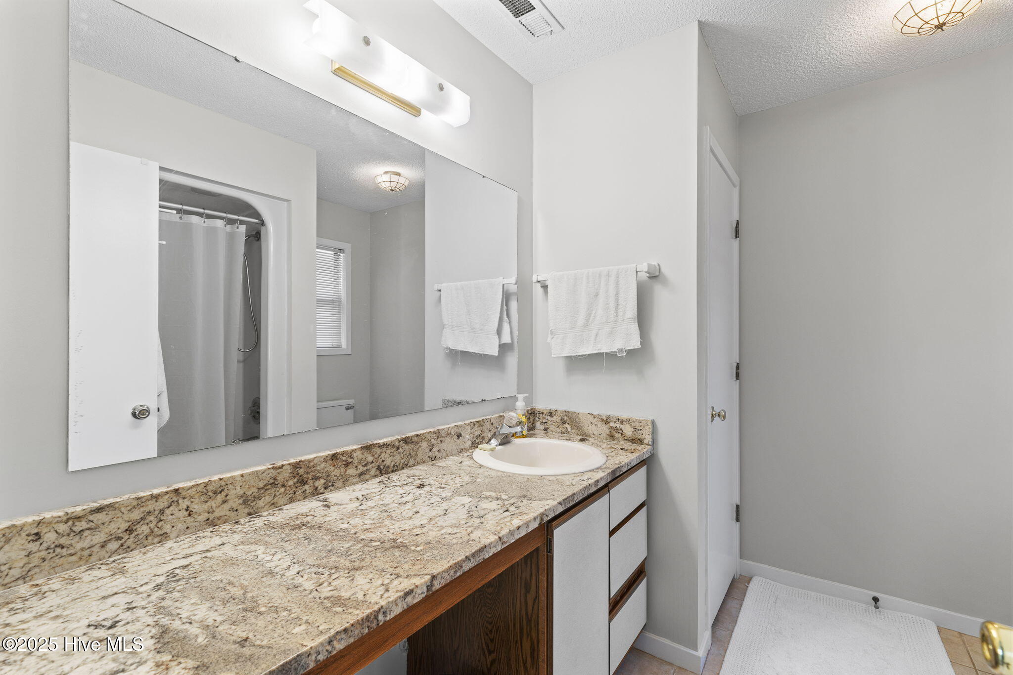 100539672 | Photo 26