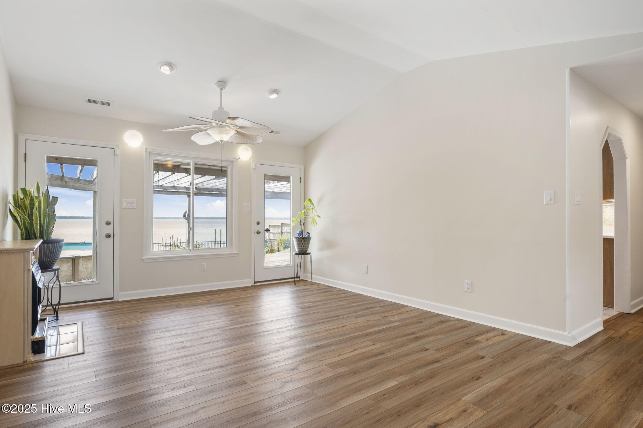 100546125 | Photo 27