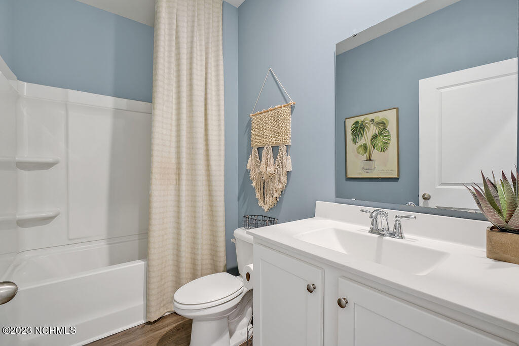 100532649 | Photo 23