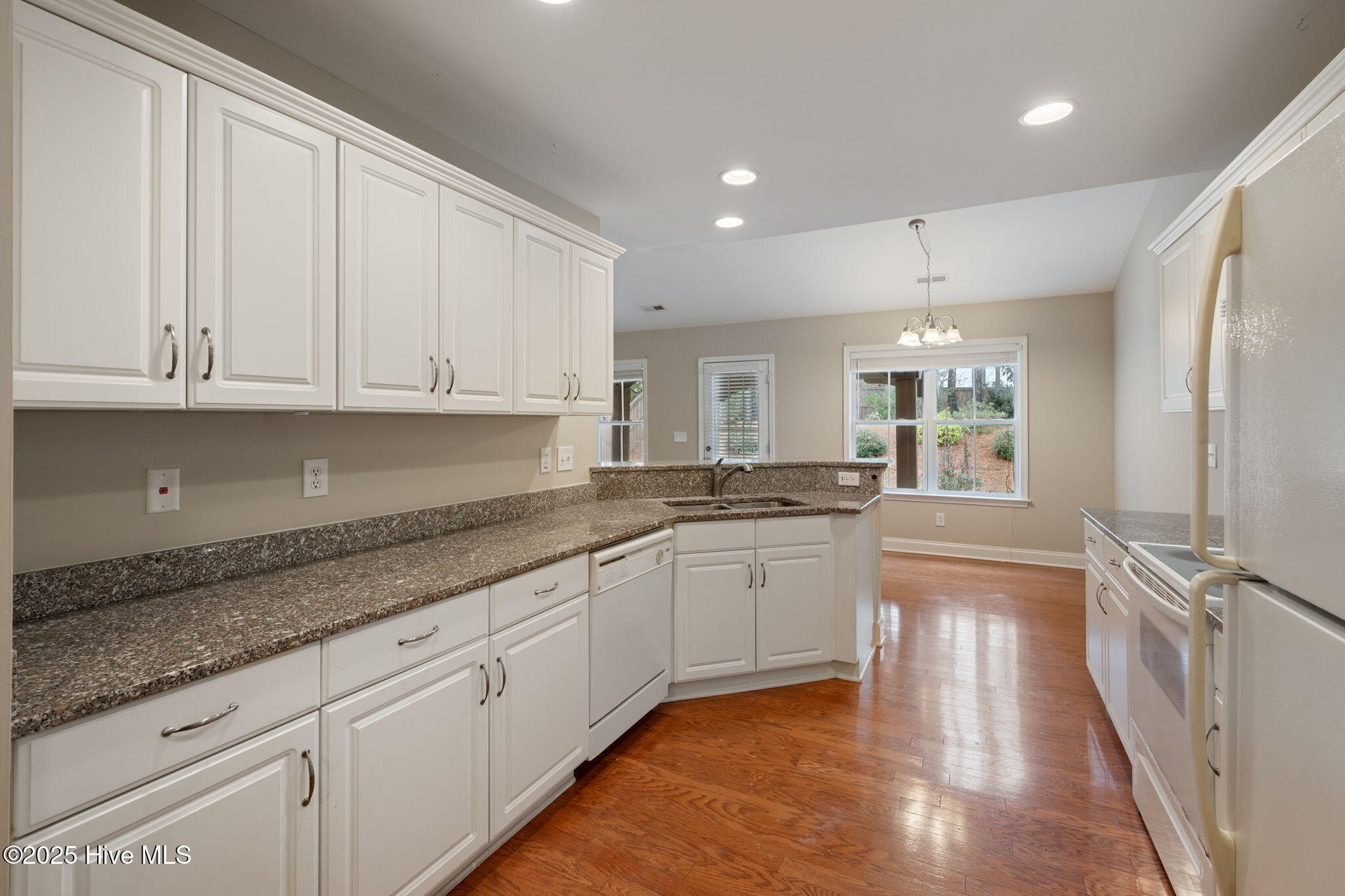 100525052 | Photo 15