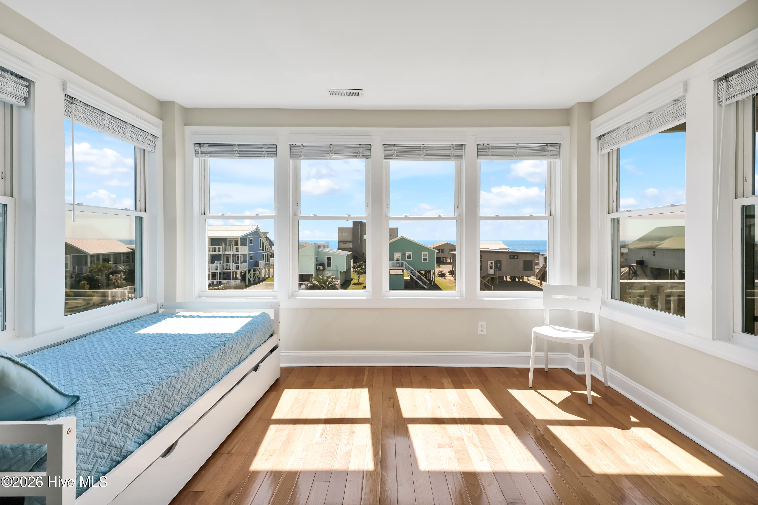 100559686 | Photo 31