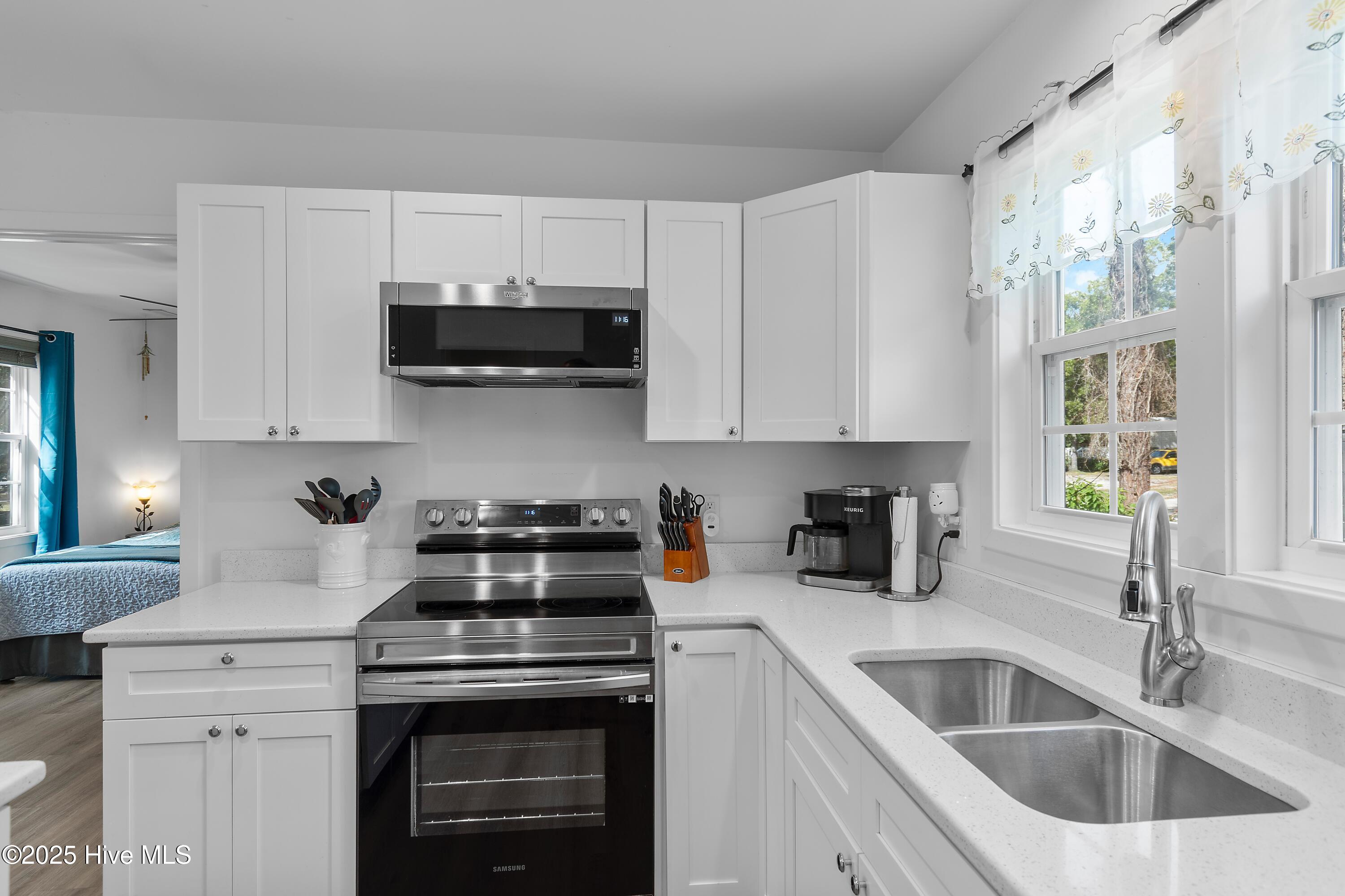 100532818 | Photo 16