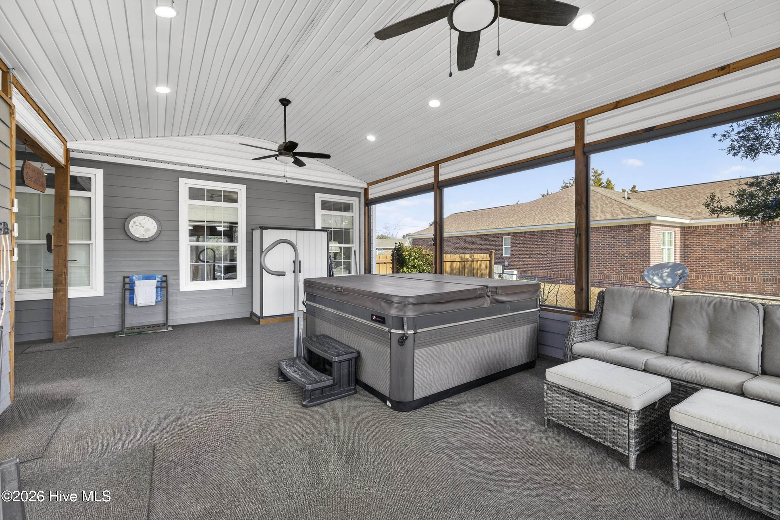 100553649 | Photo 34