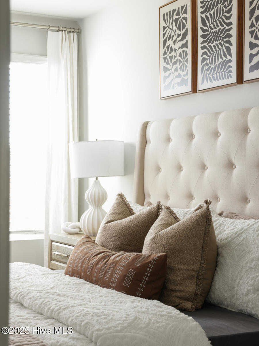 100525101 | Photo 18