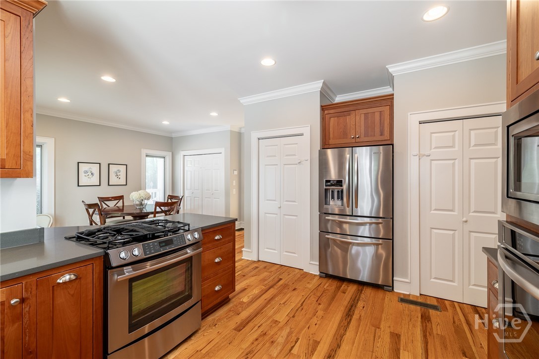 385 Woodward Way