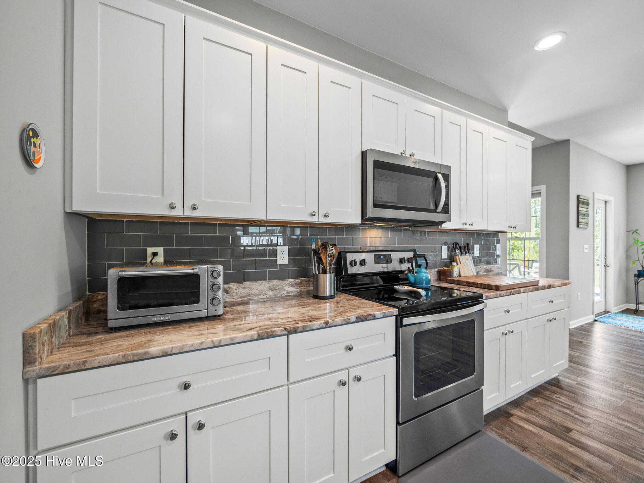 100547361 | Photo 13