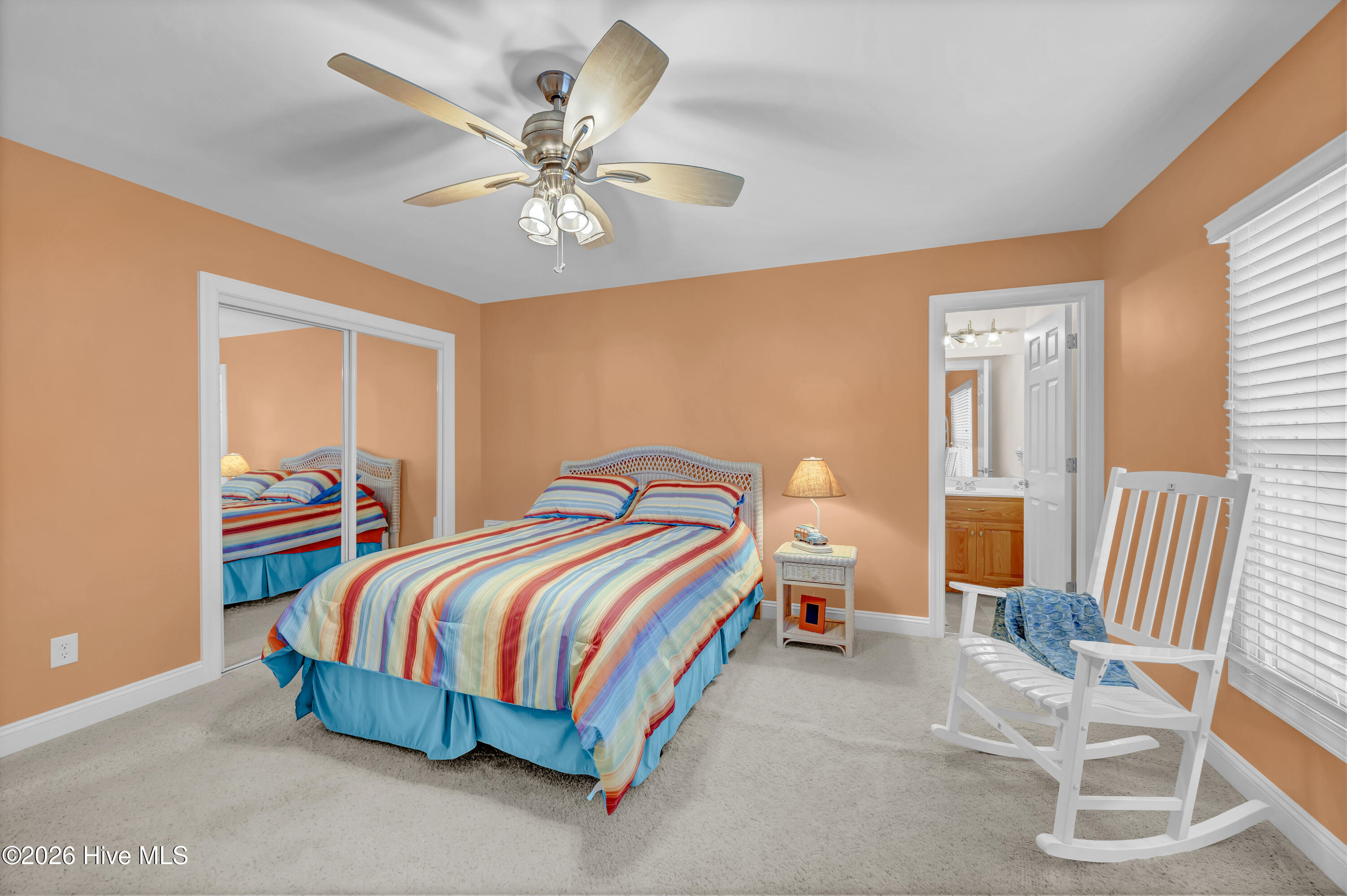 100560542 | Photo 44