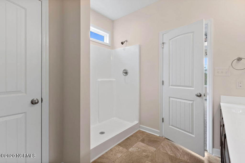 100560140 | Photo 15