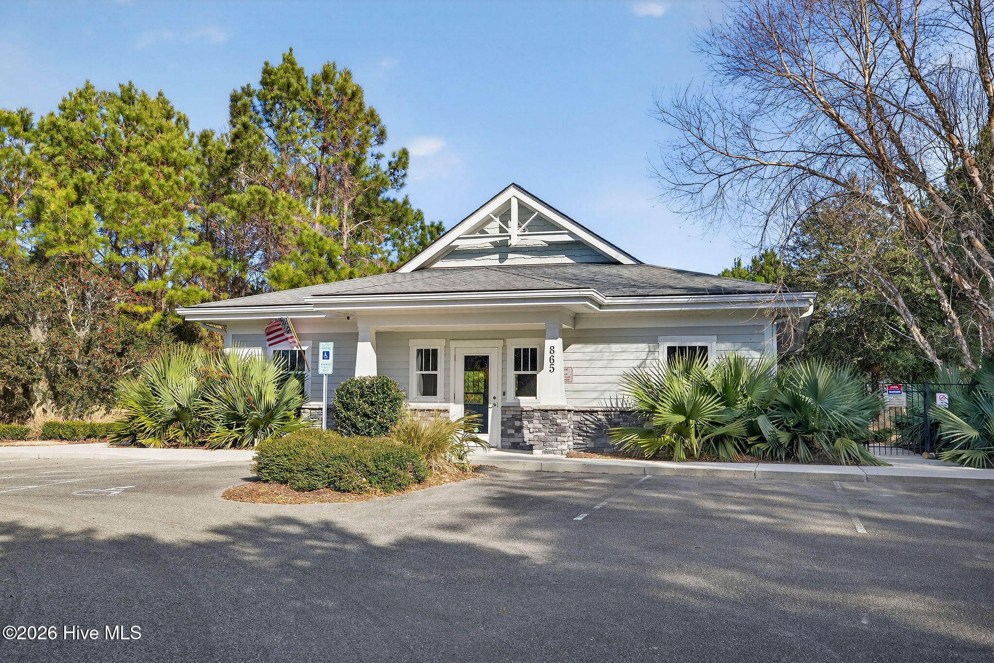 100547189 | Photo 52