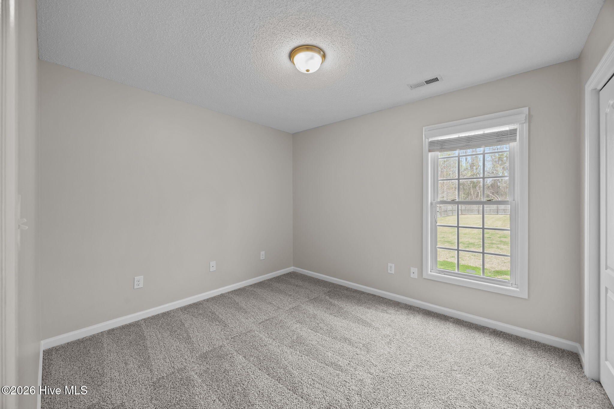 100547713 | Photo 24