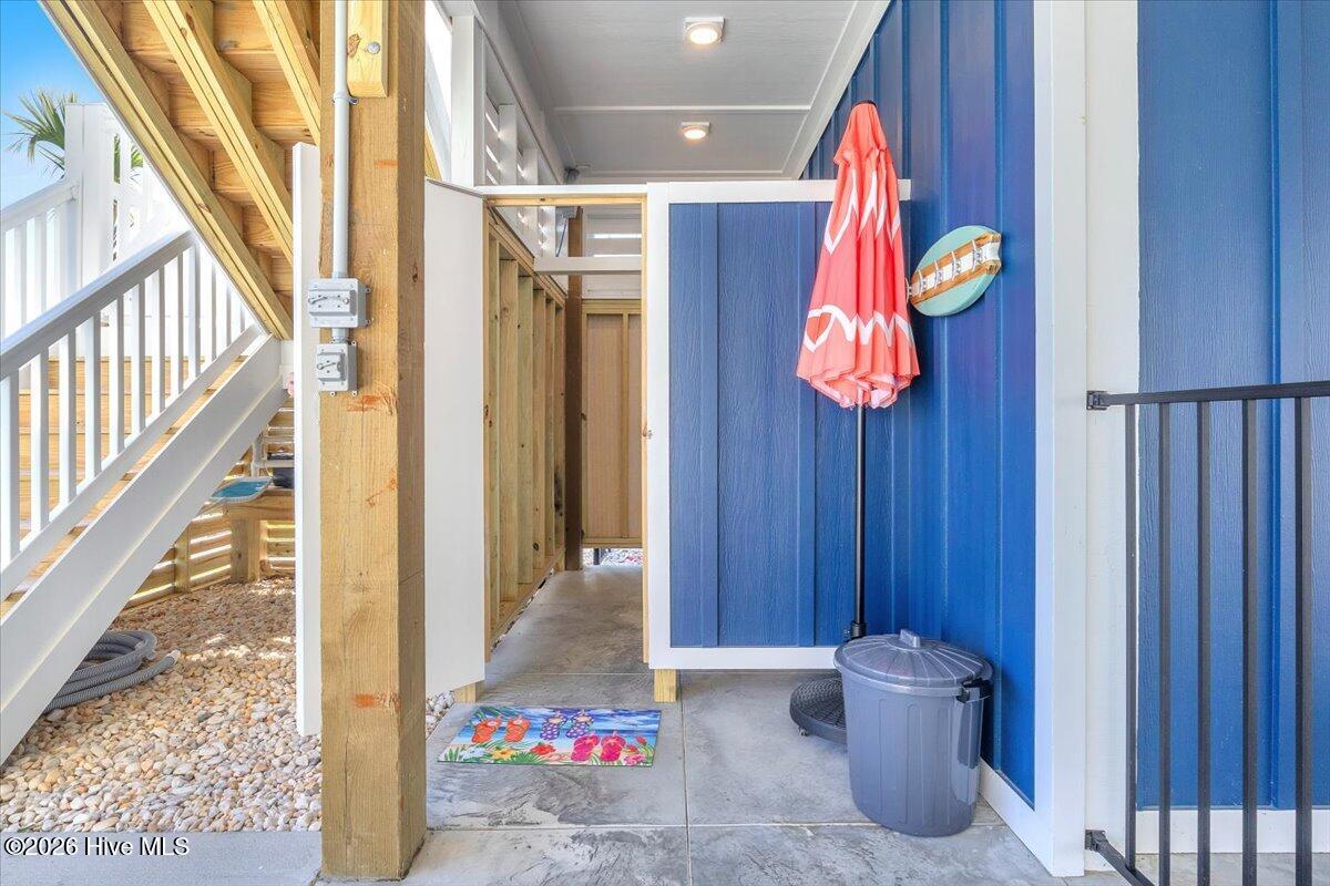 100565716 | Photo 53