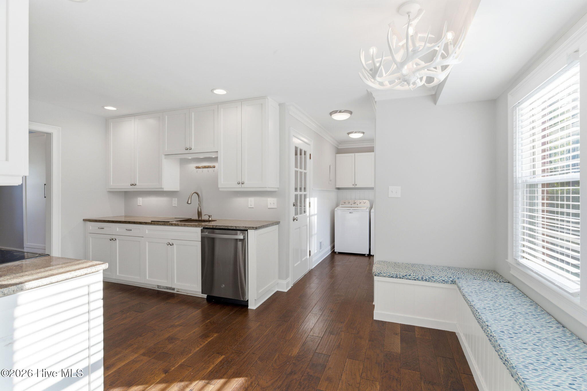 100569519 | Photo 15