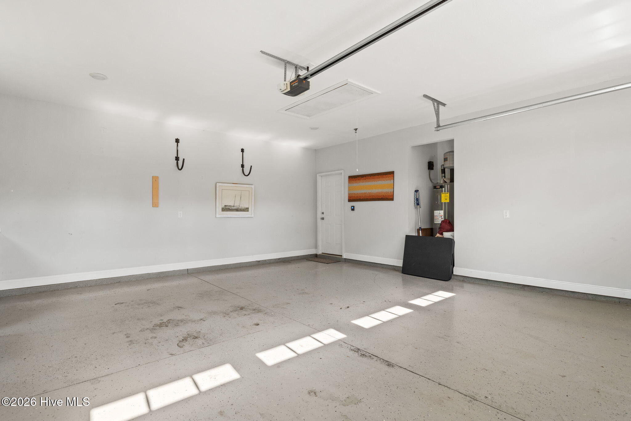 100568140 | Photo 34