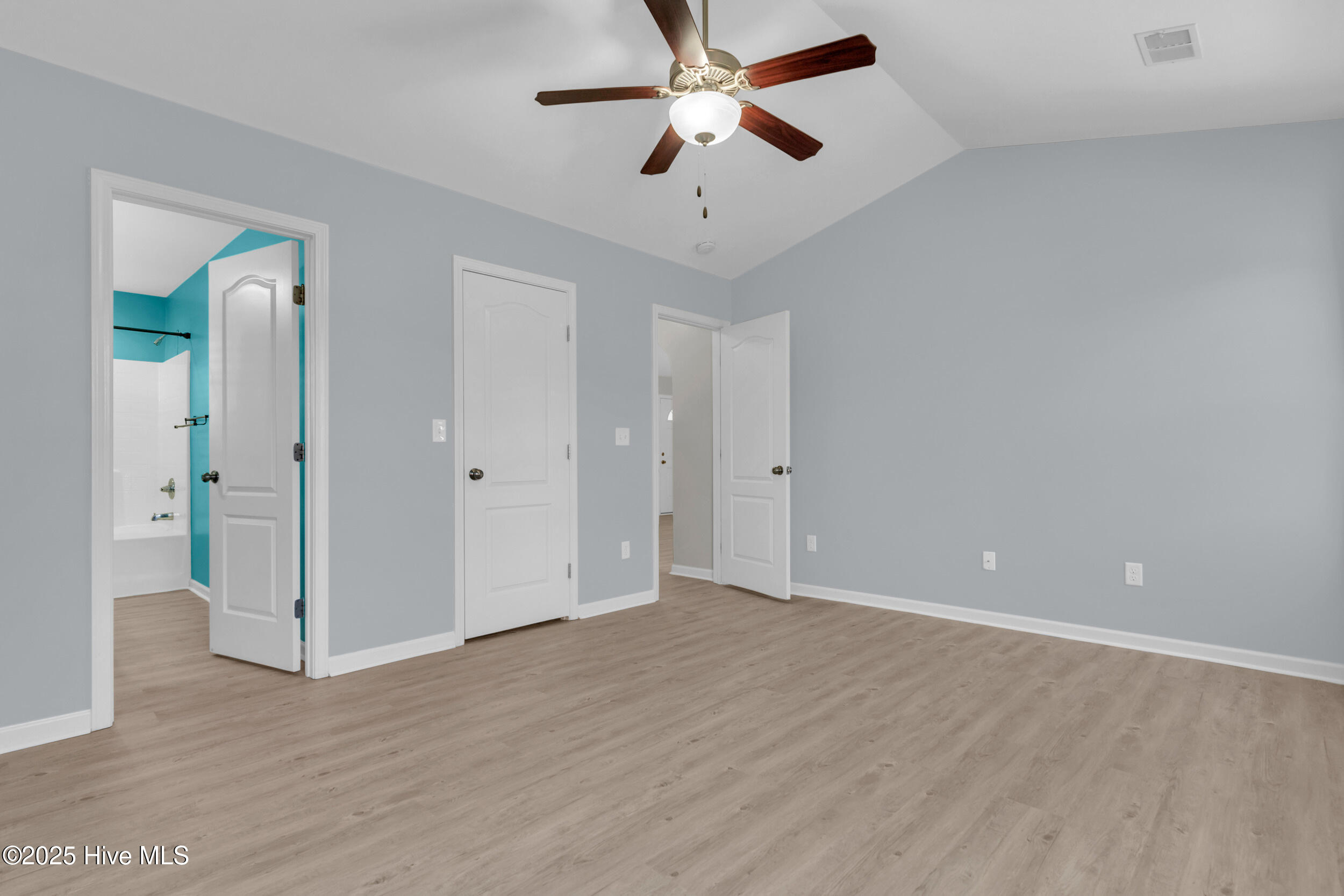 100545882 | Photo 17