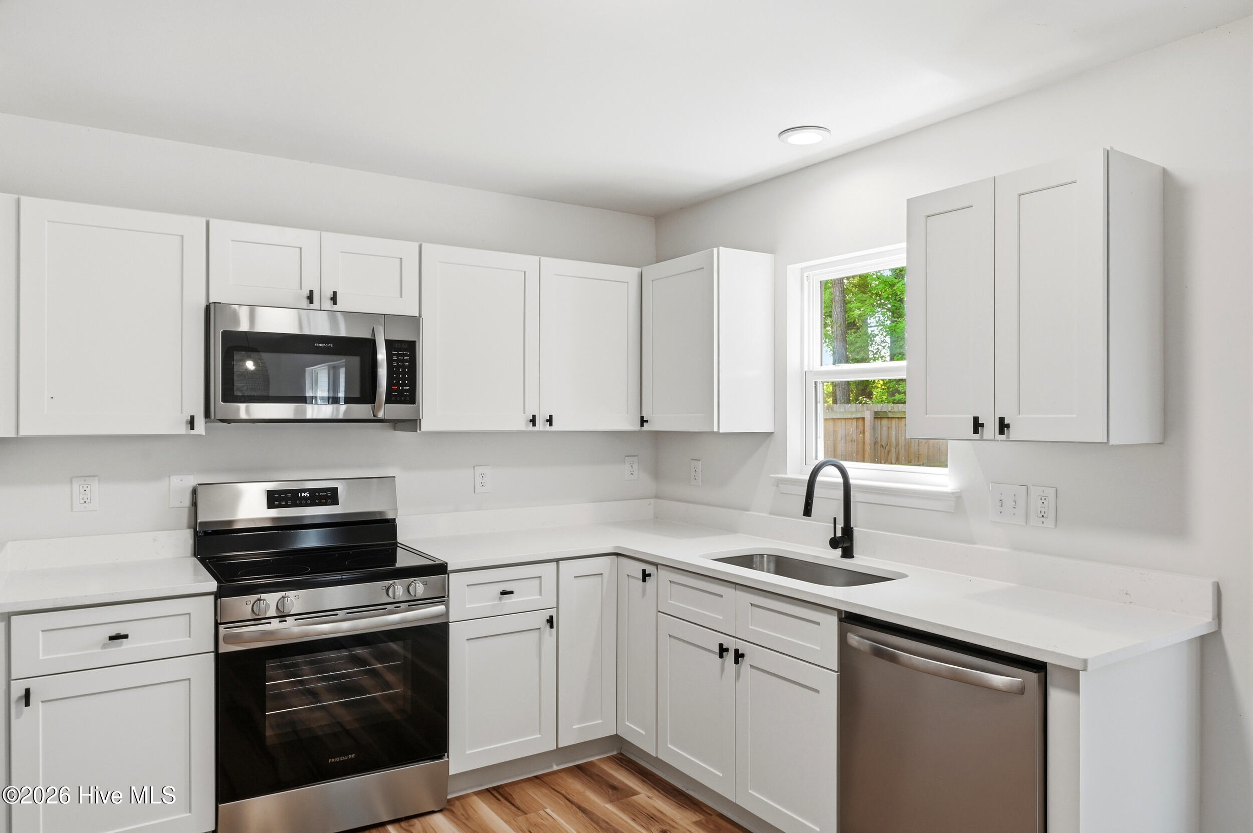 100567216 | Photo 13