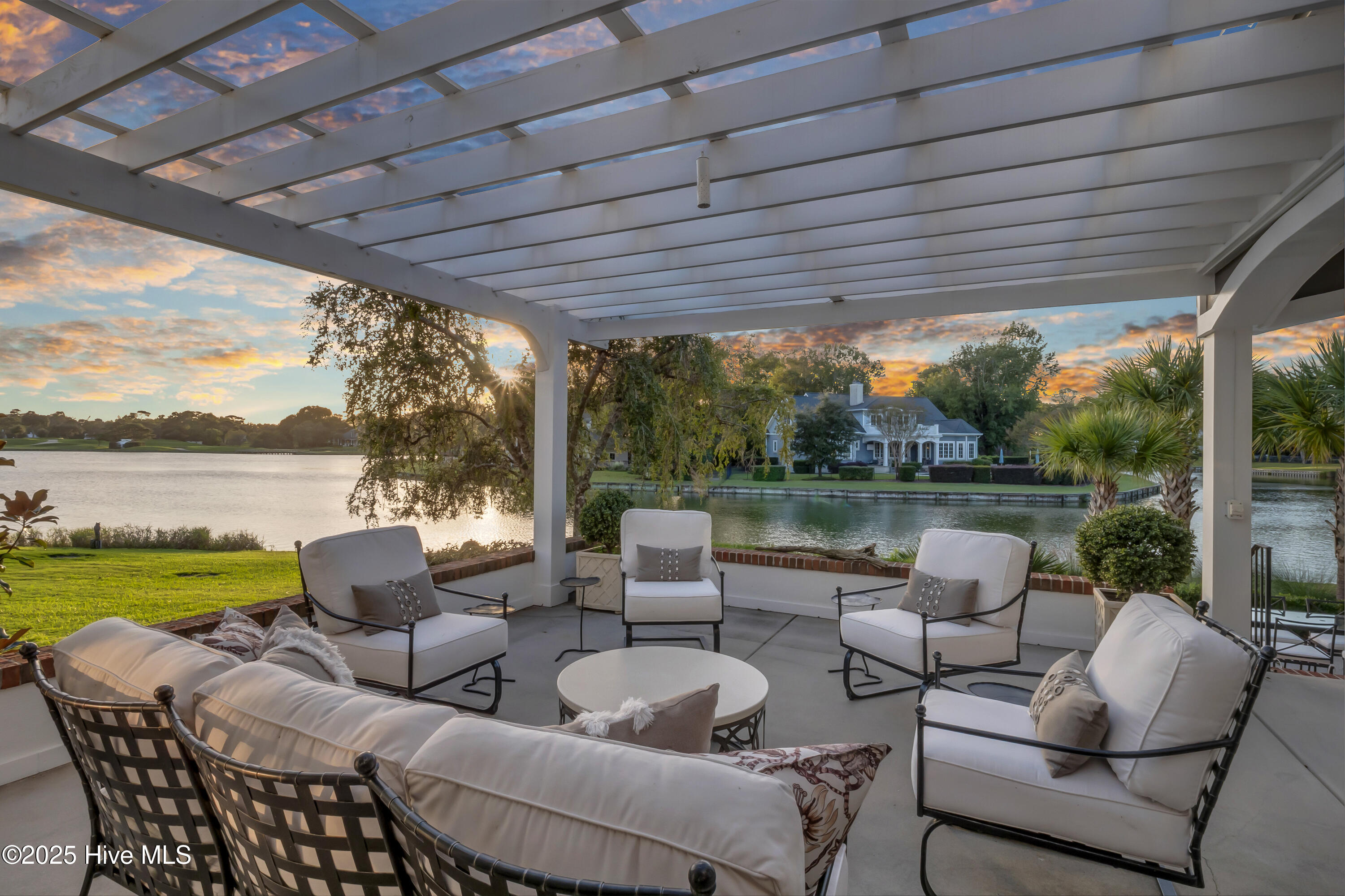 100536039 | Photo 43