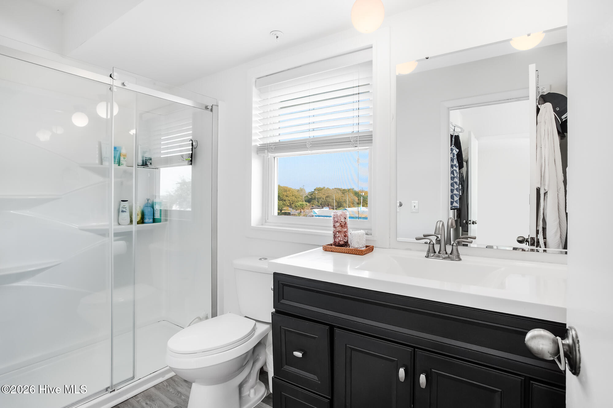 100561170 | Photo 16