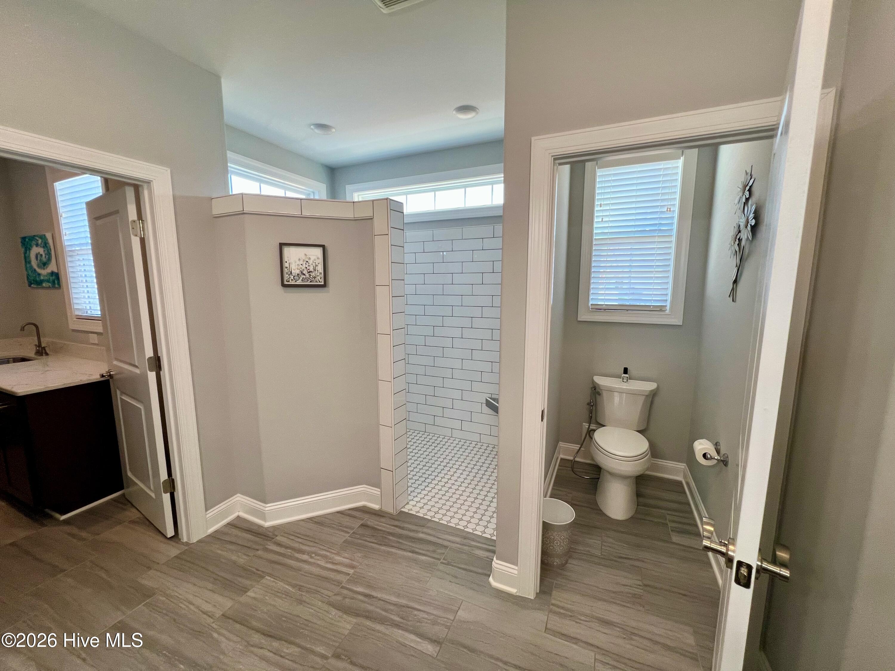 100549571 | Photo 41