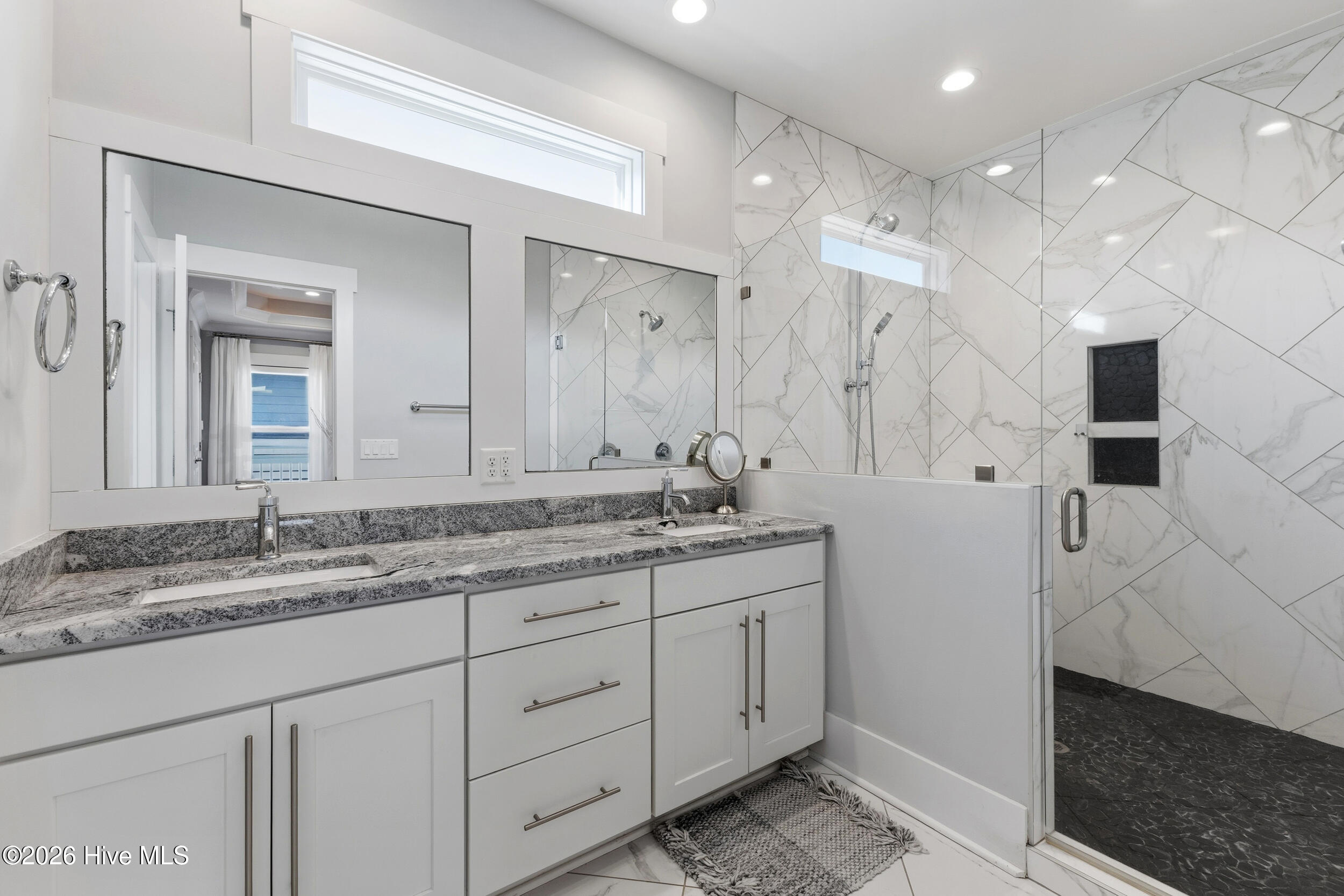 100554534 | Photo 43