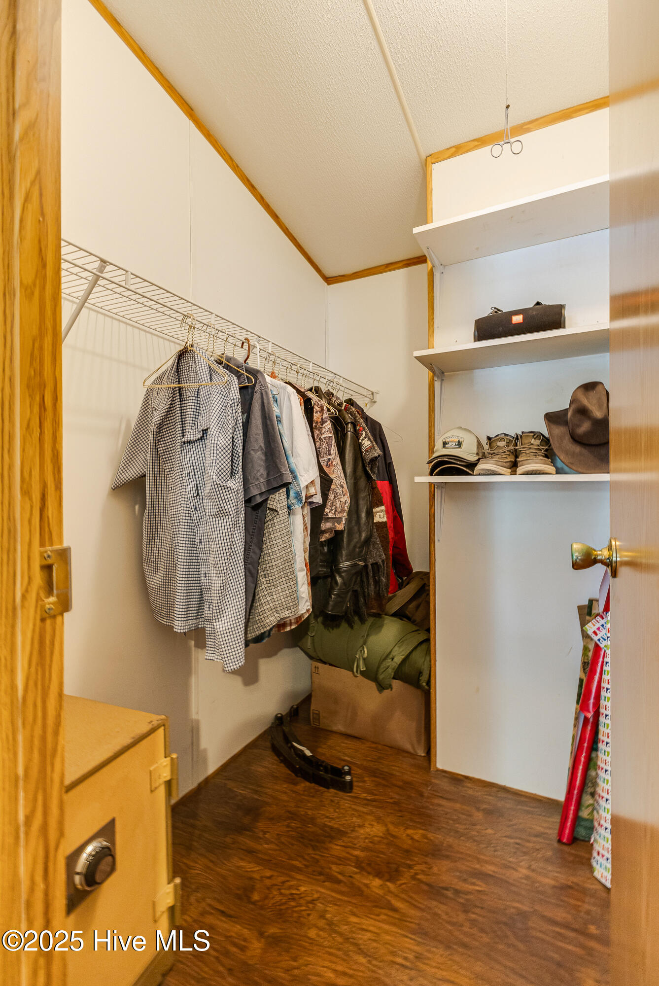 100528928 | Photo 11