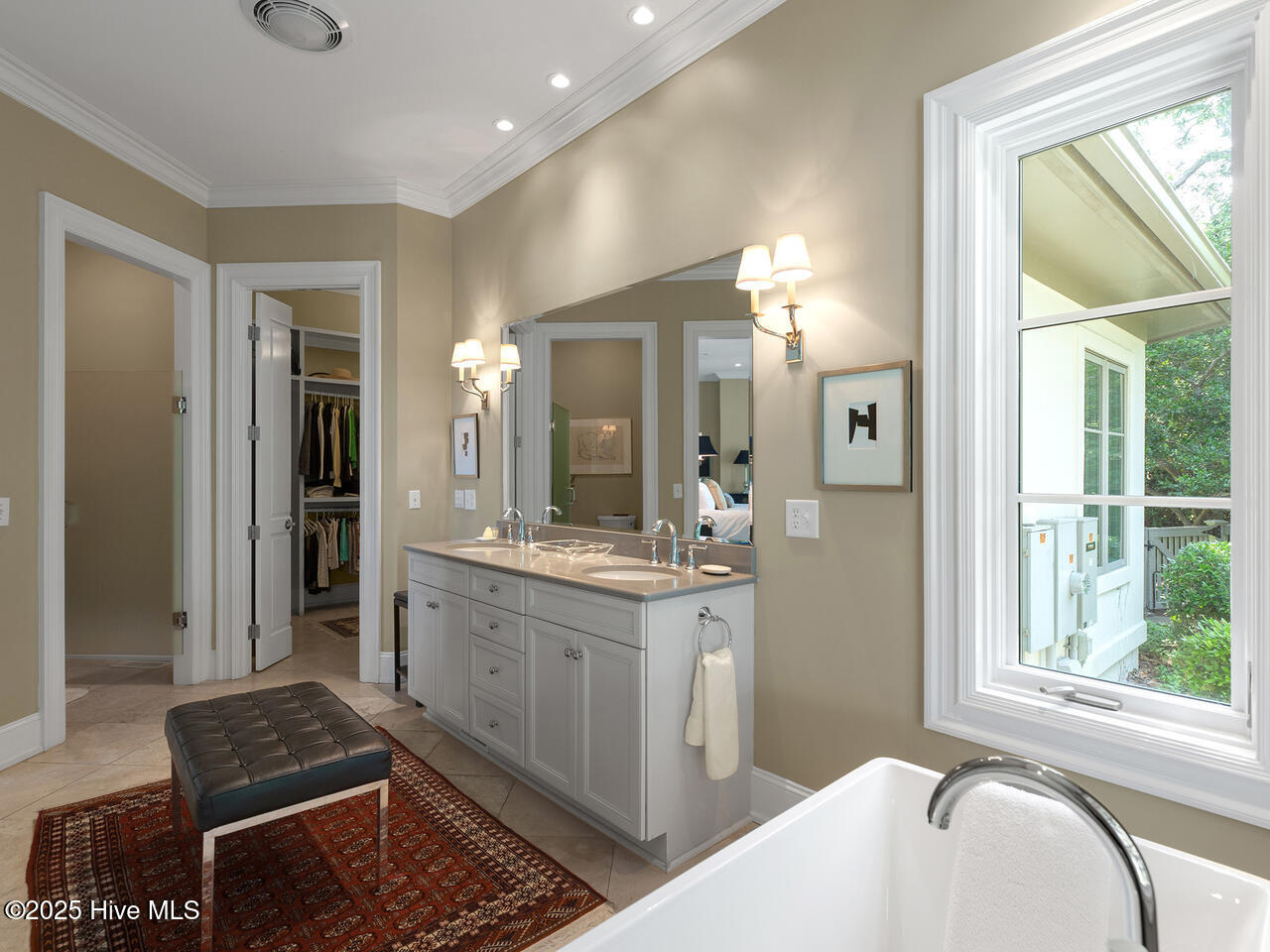 100526080 | Photo 34