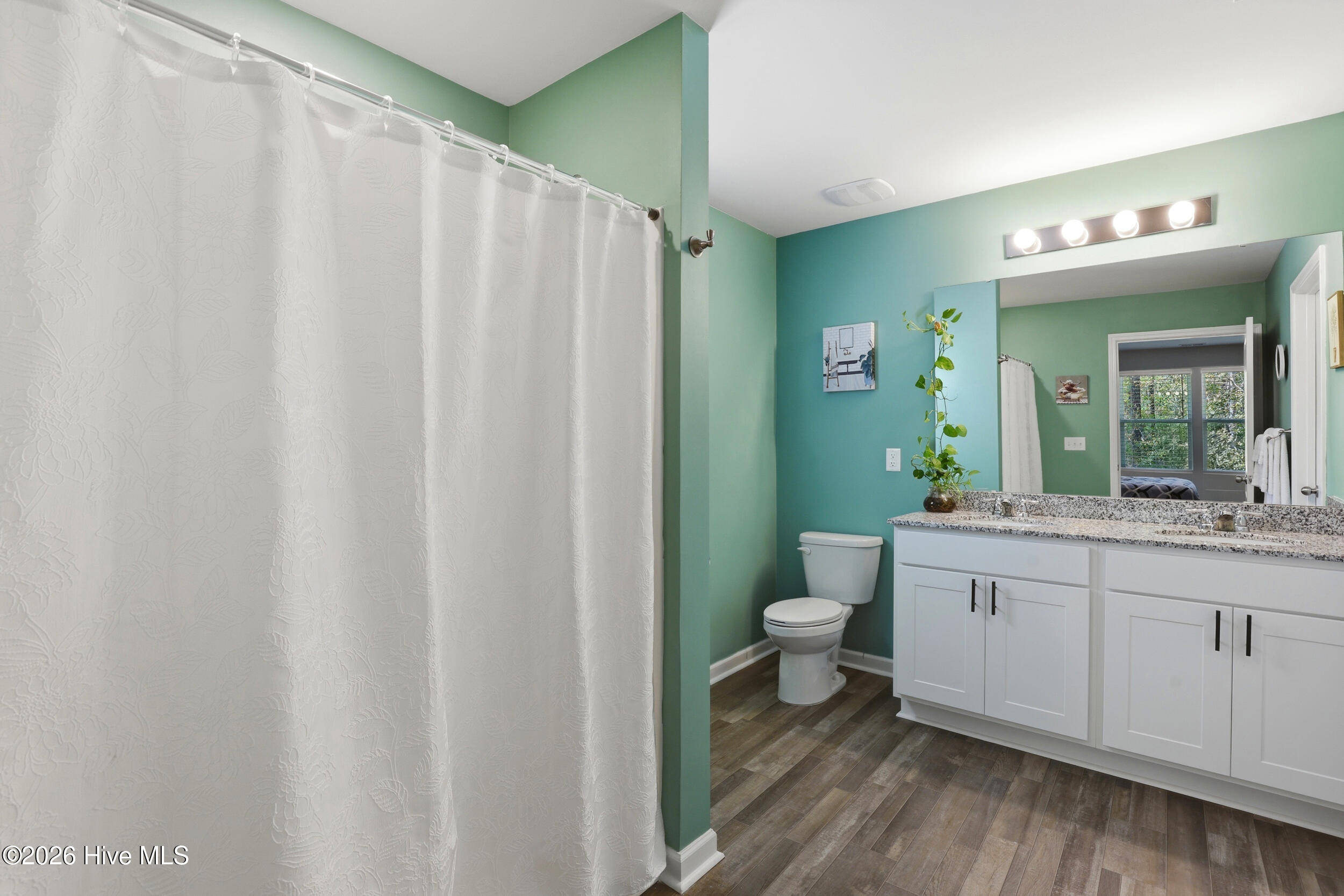 100565948 | Photo 22