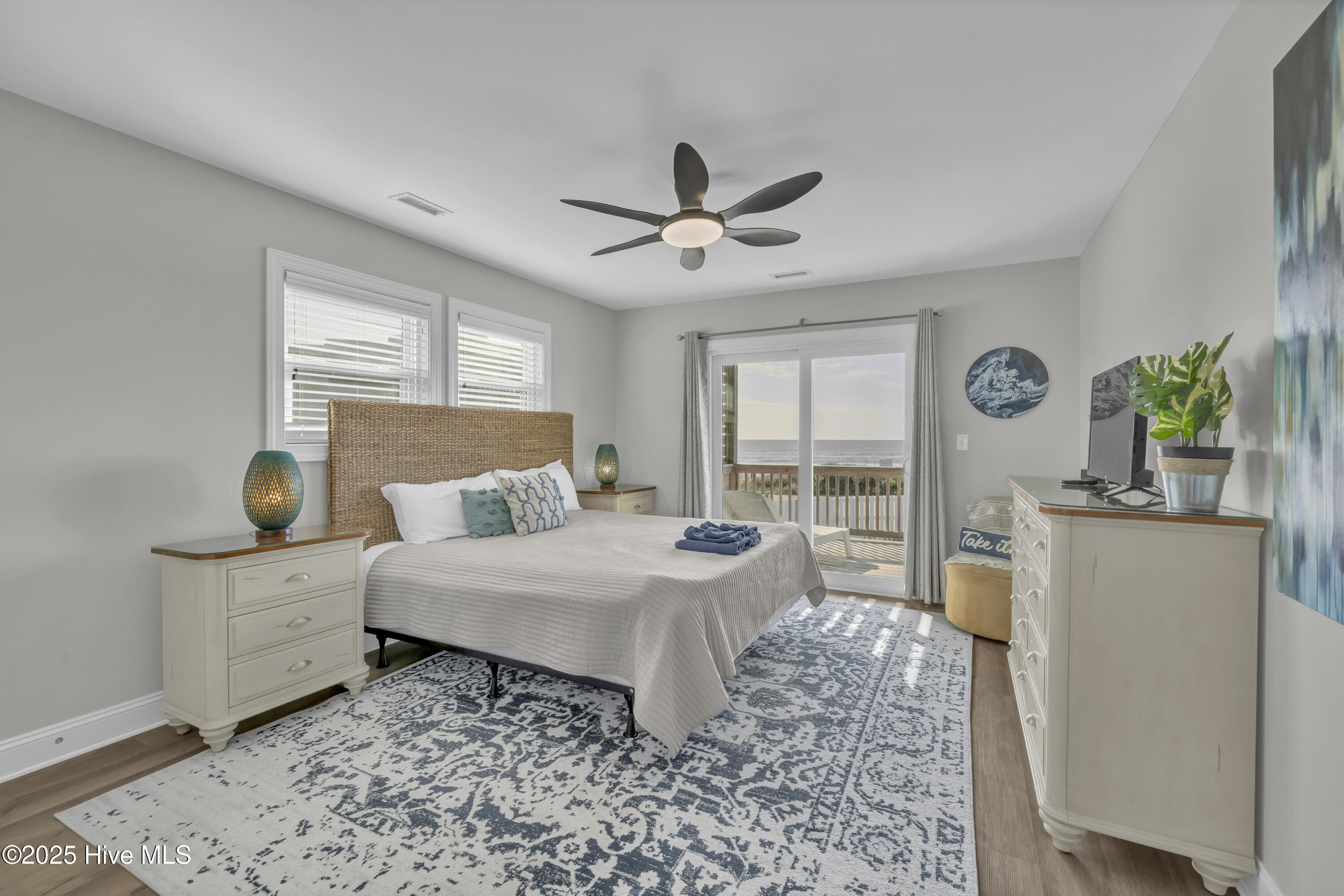 100535806 | Photo 41