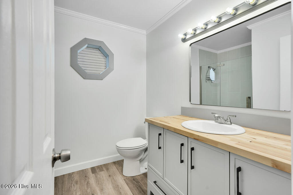 100570614 | Photo 16