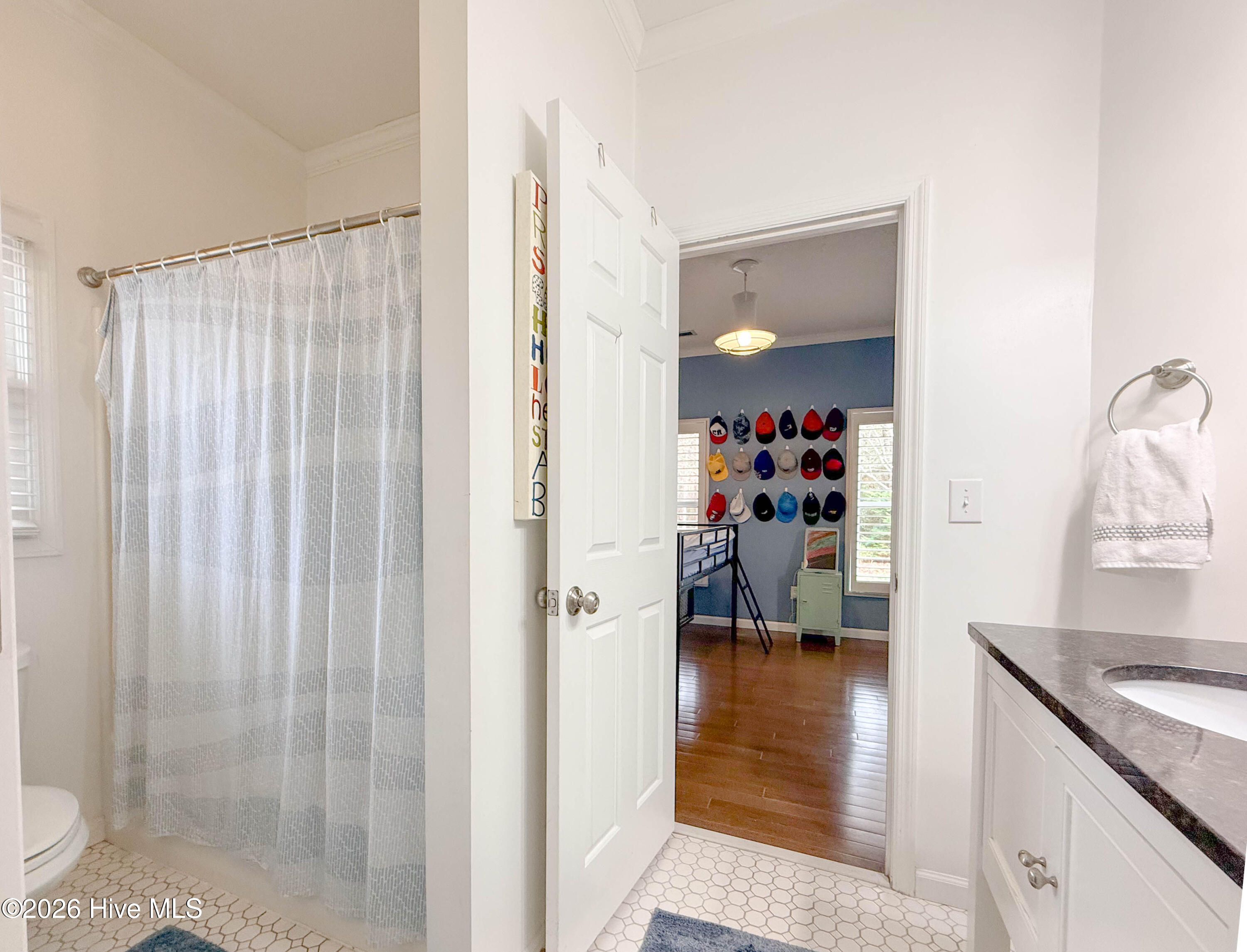 100549521 | Photo 57