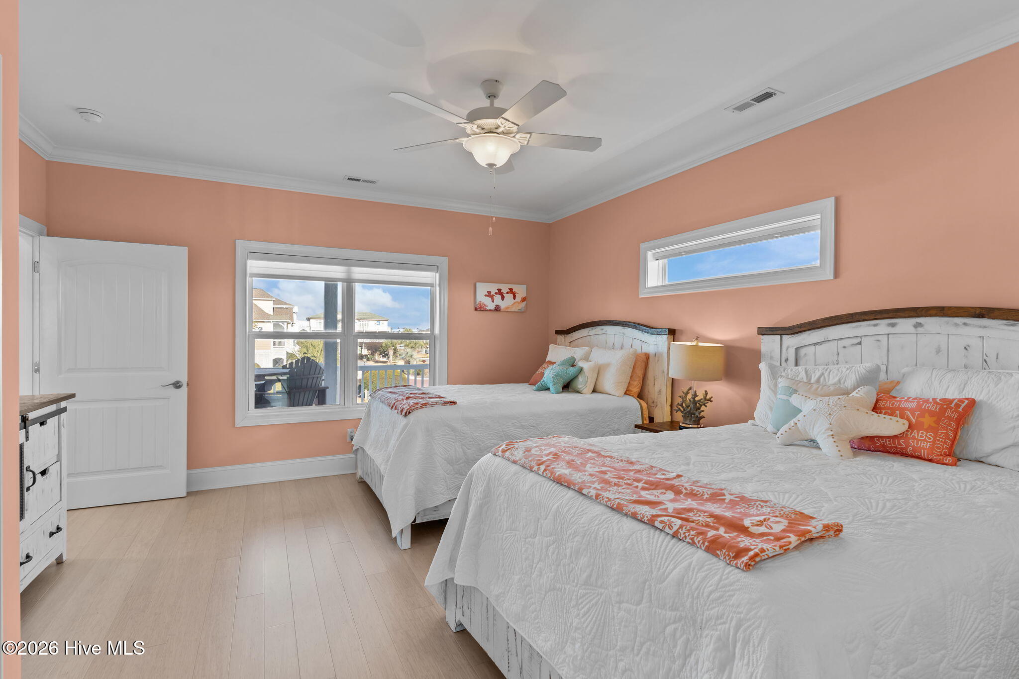 100549161 | Photo 41