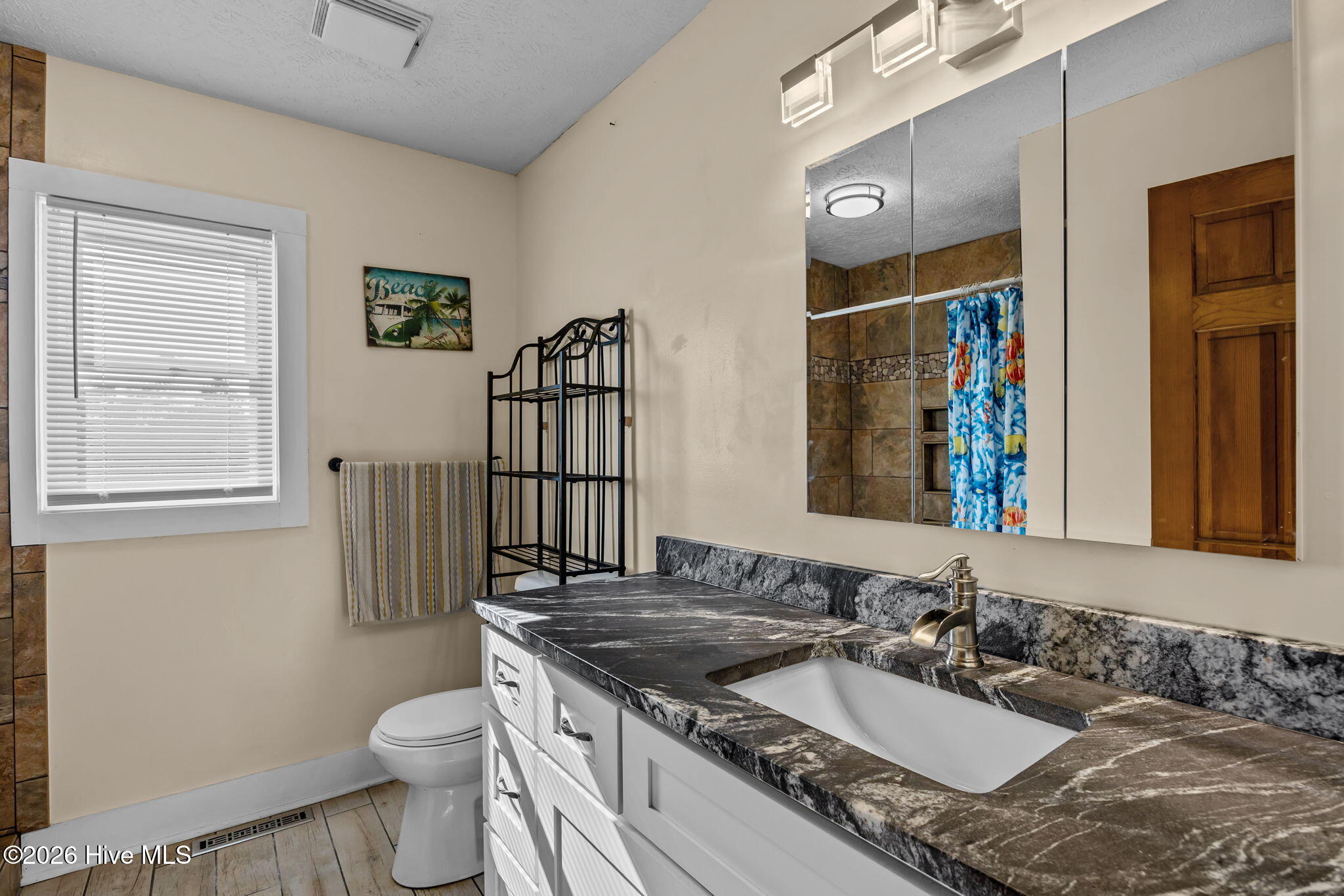 100545181 | Photo 16