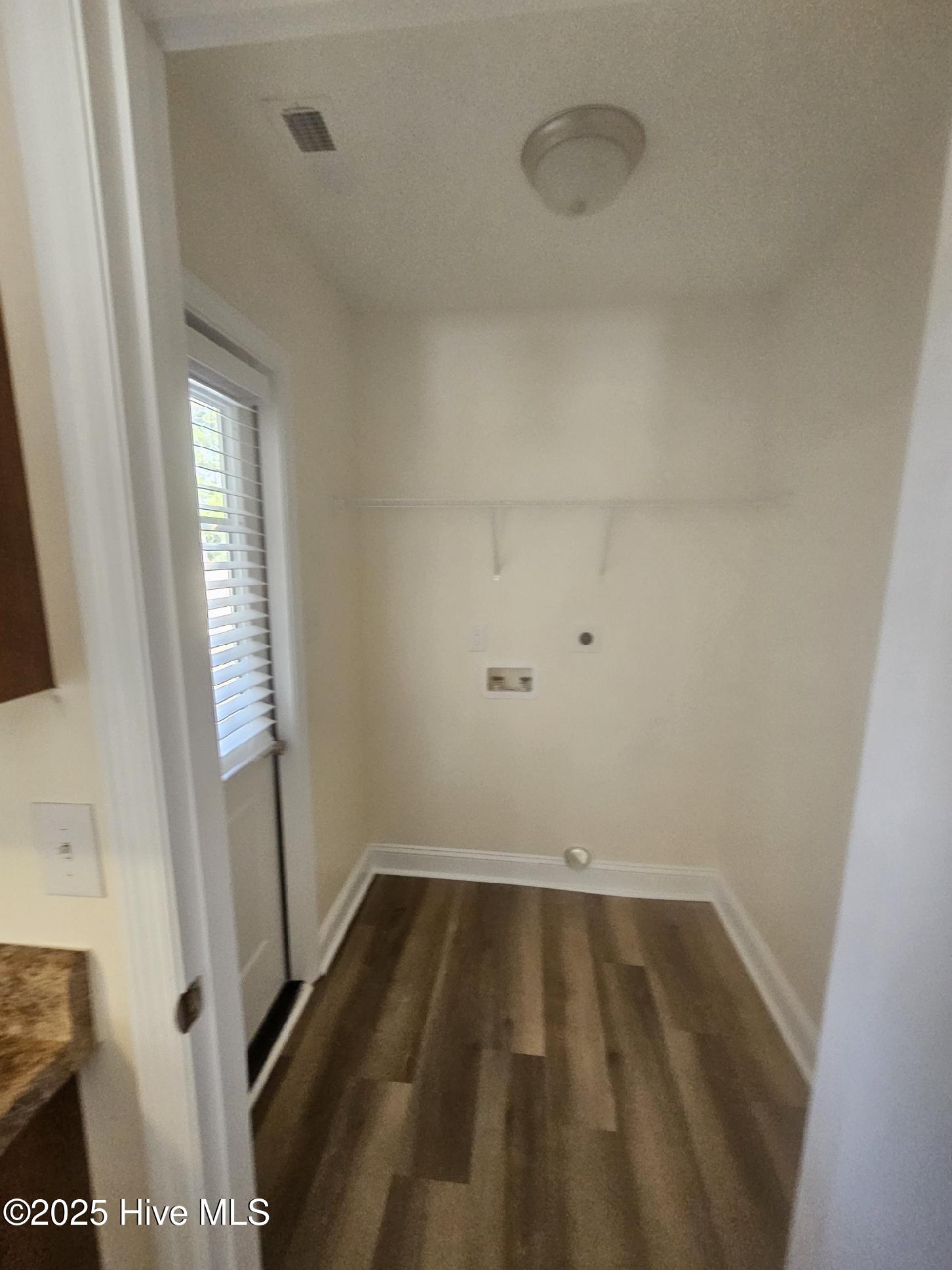 100547121 | Photo 10