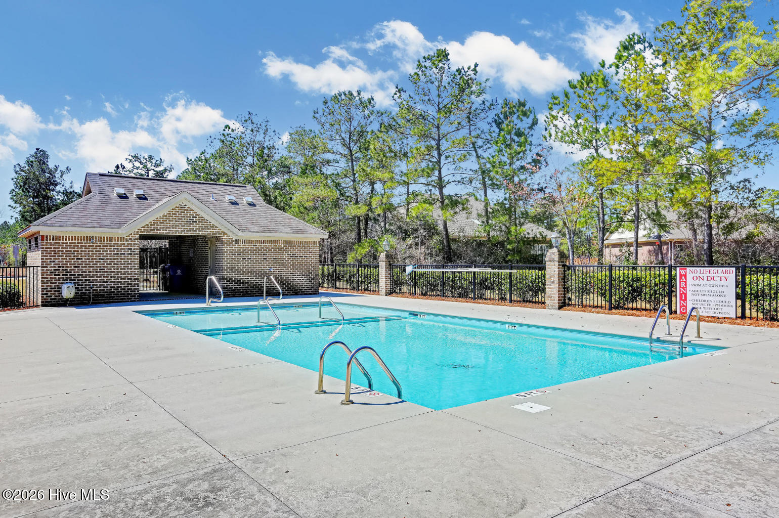 100562046 | Photo 36