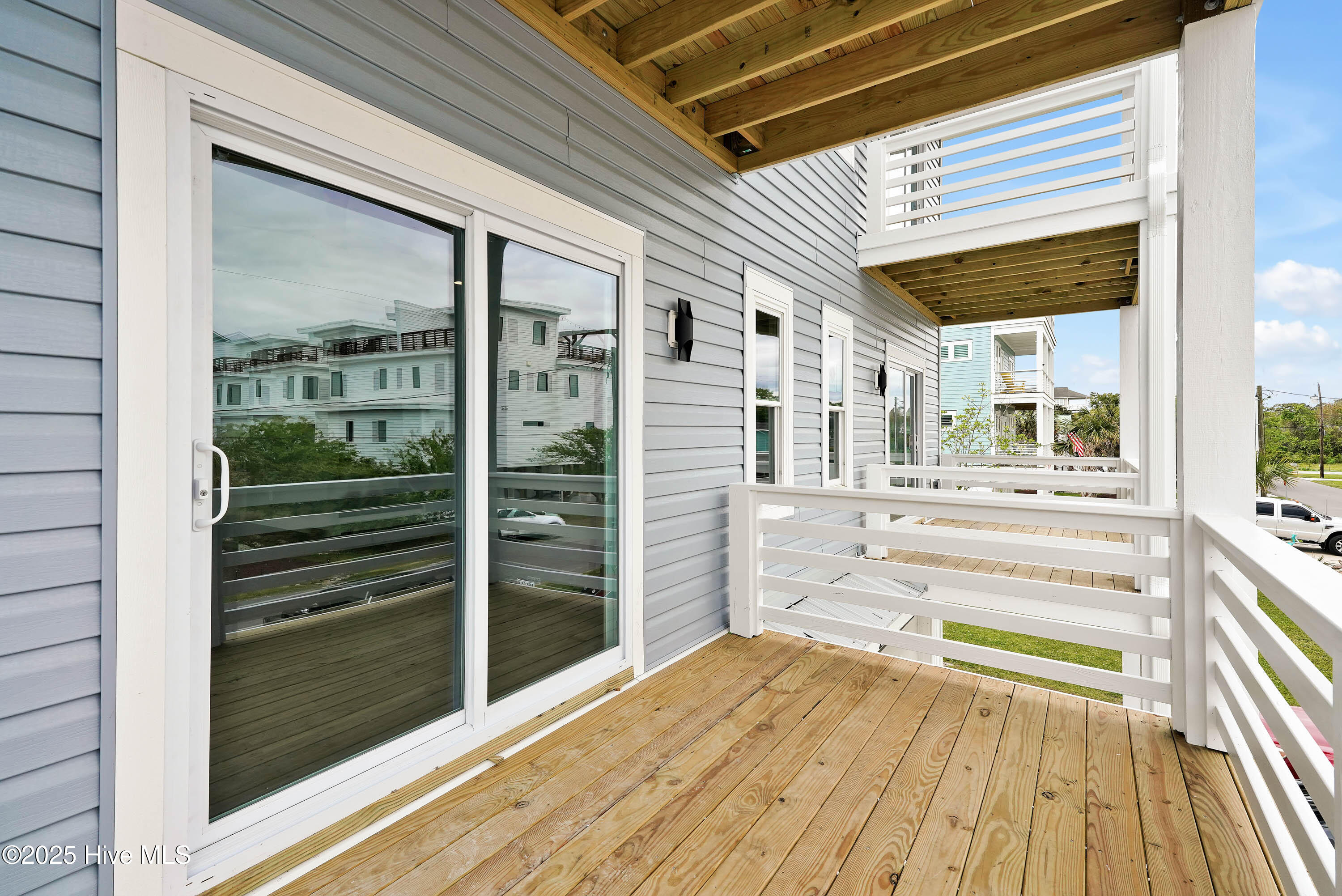 100540463 | Photo 16