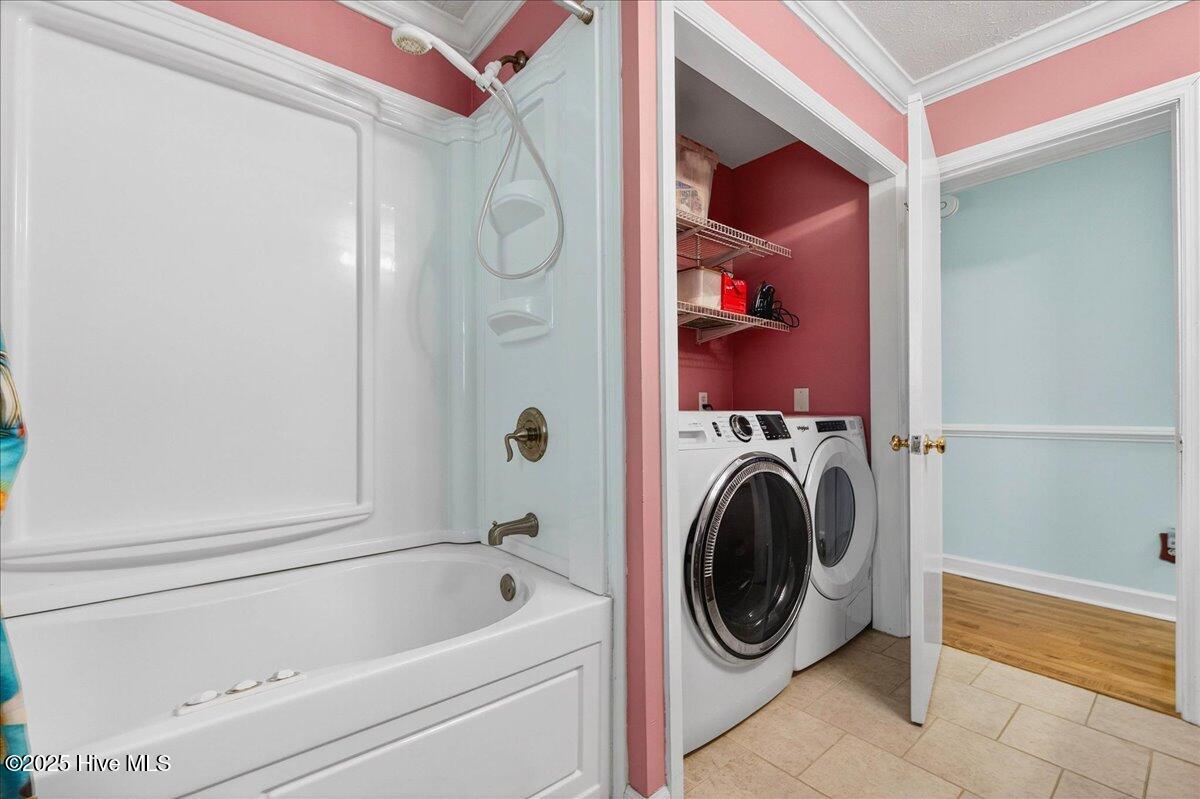 100533045 | Photo 18