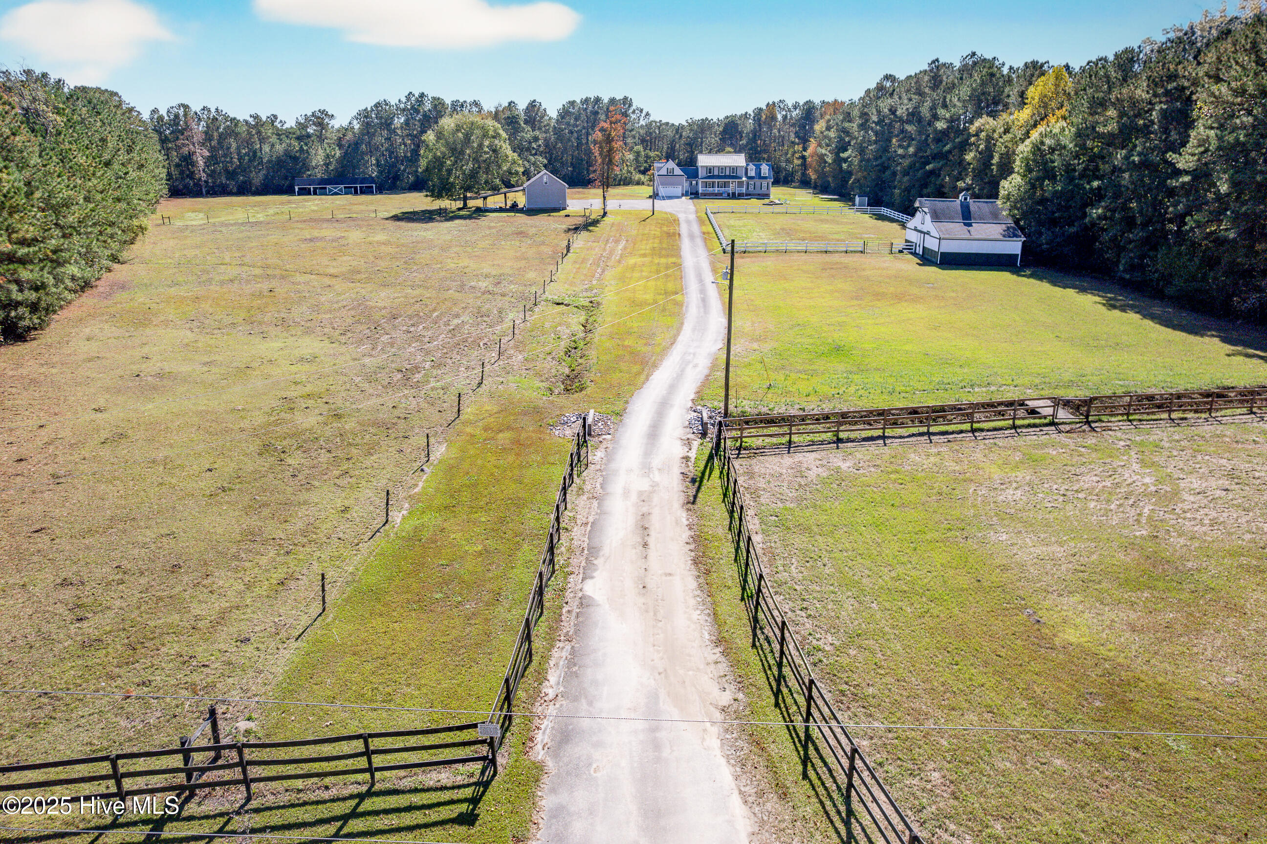 100540143 | Photo 61