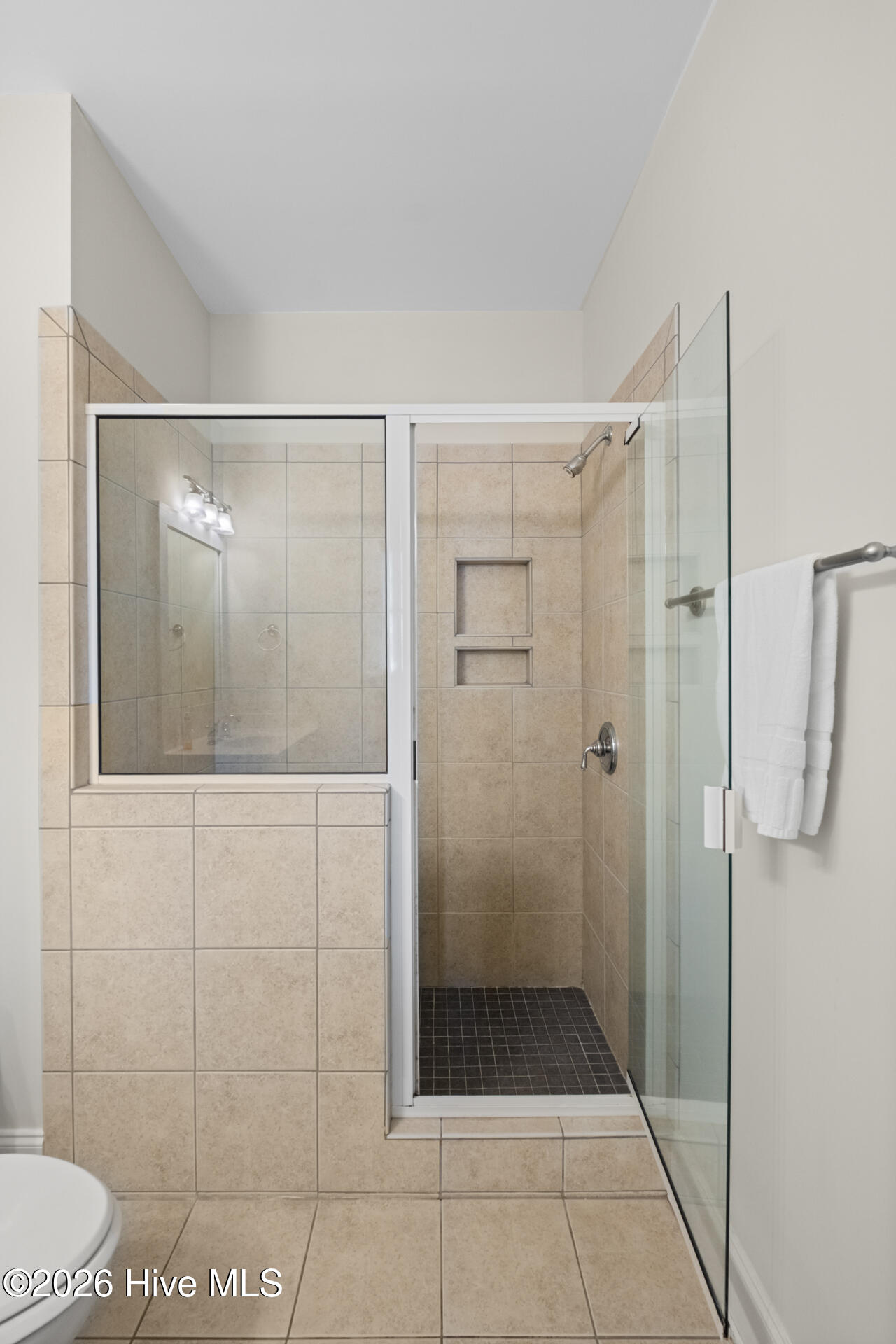 100567866 | Photo 33