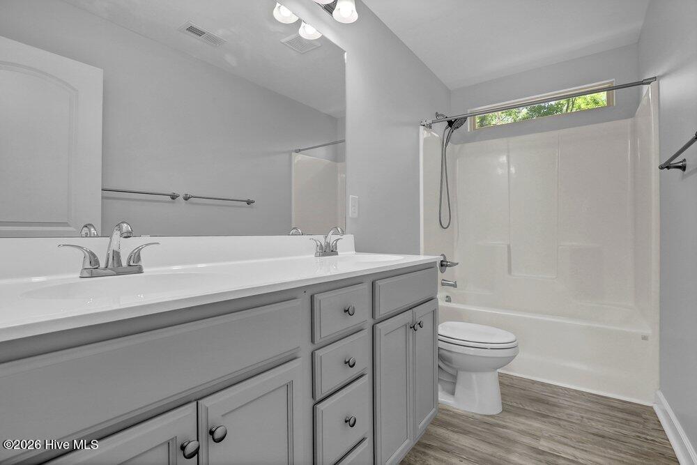 100567817 | Photo 19