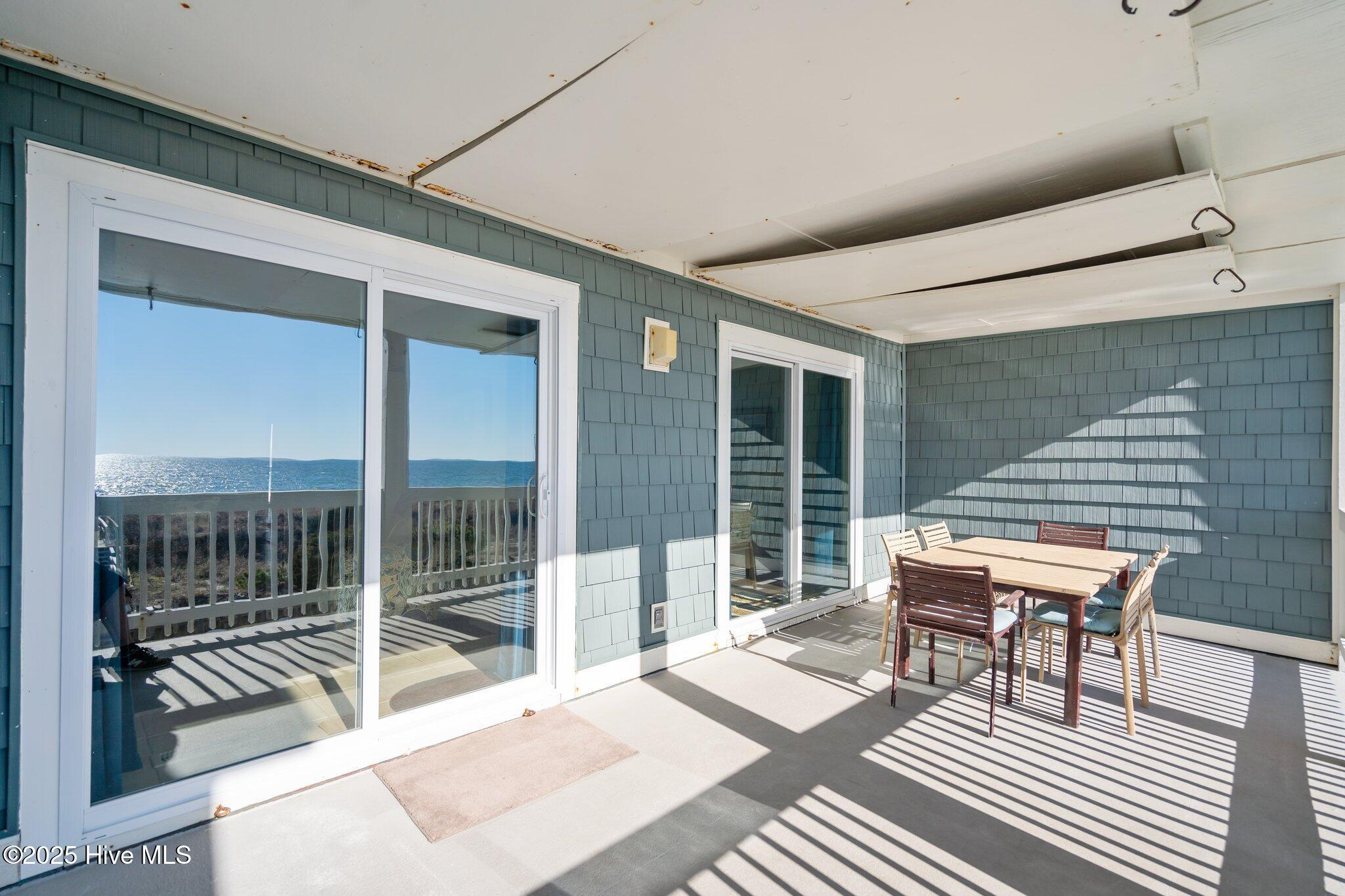 100492428 | Photo 16