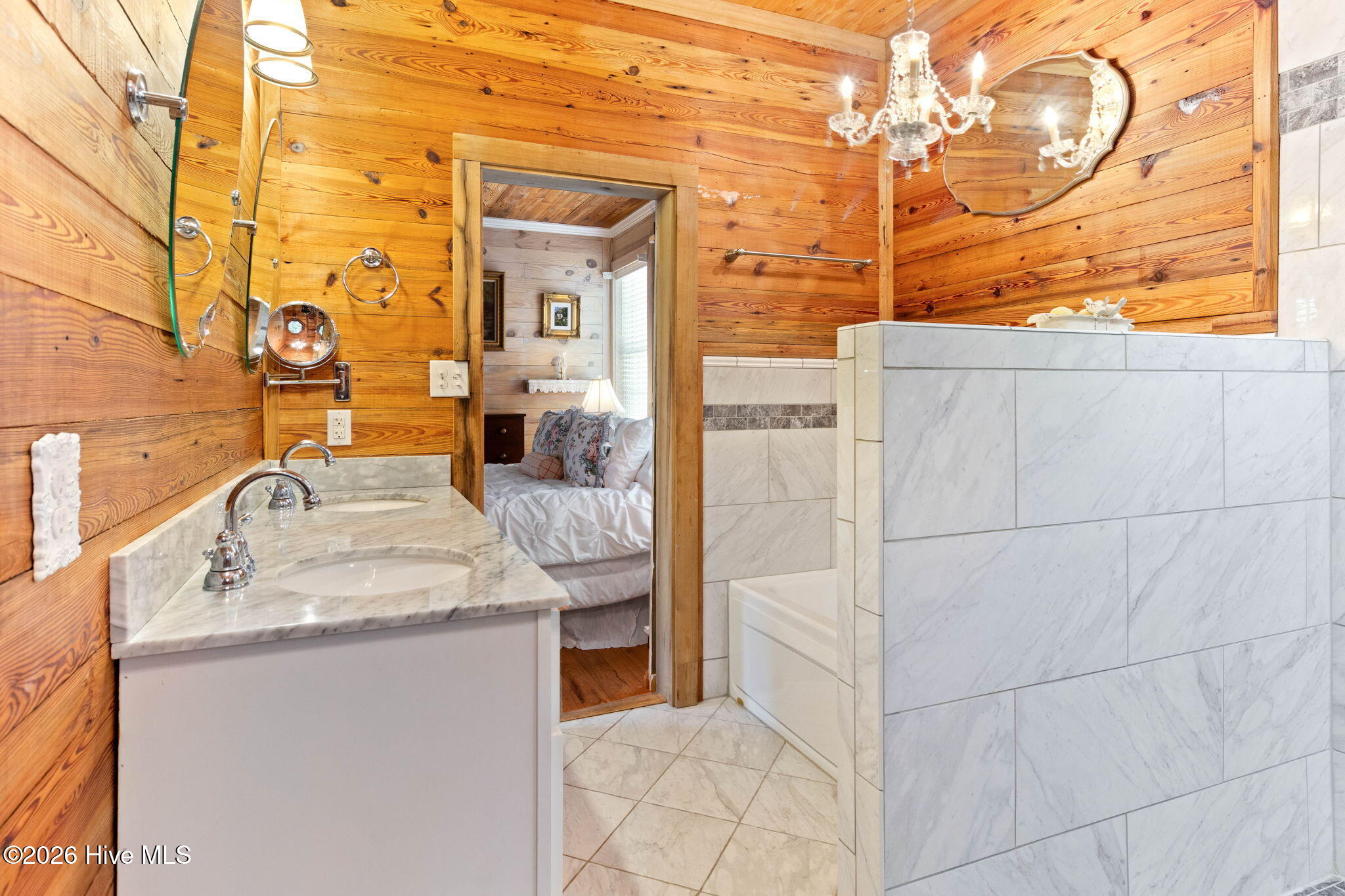 100554921 | Photo 27