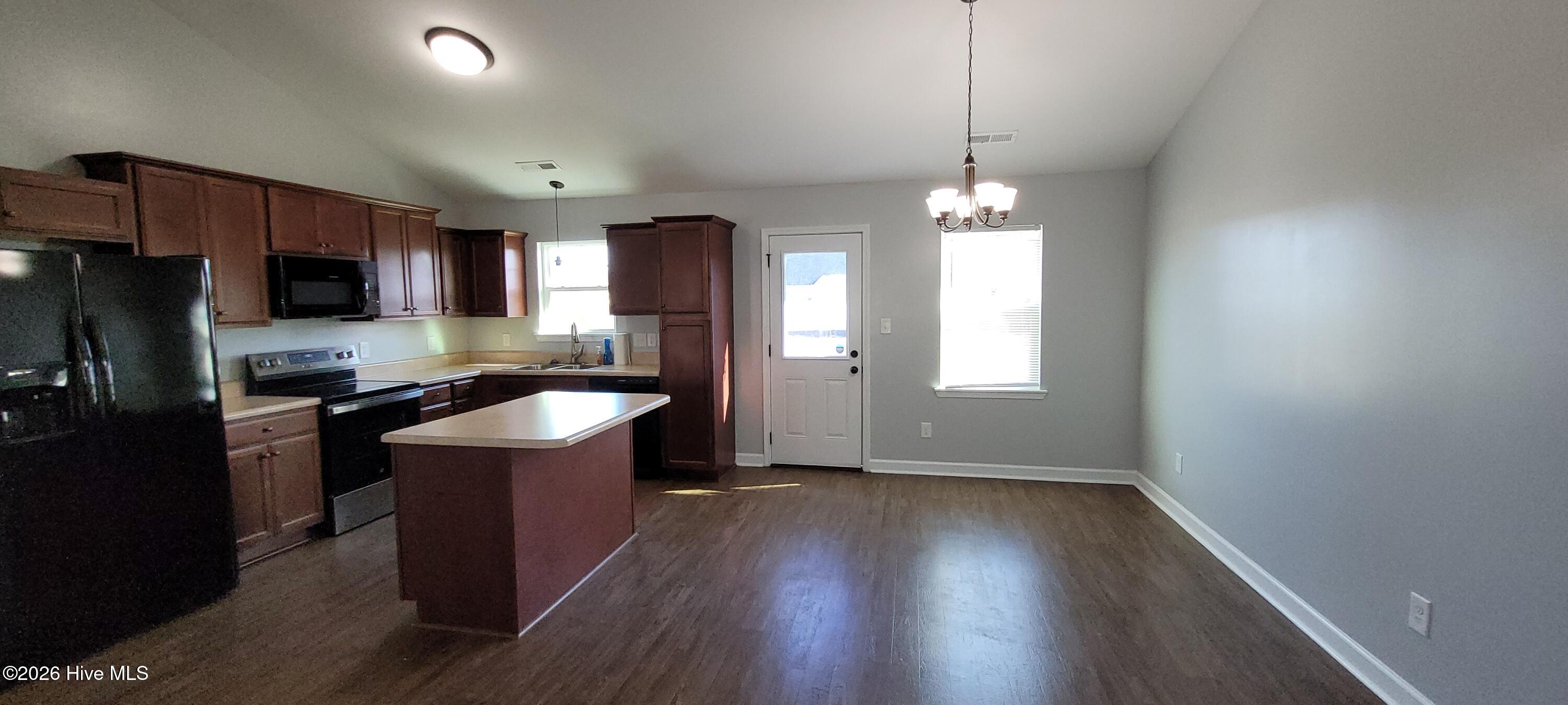 100550457 | Photo 15